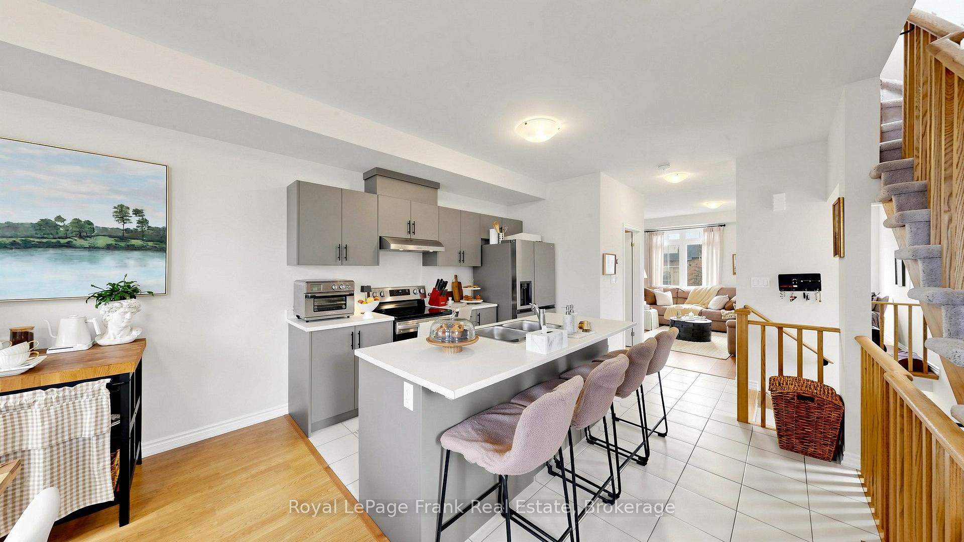 Photo 10 of 139 Senay Circle, Clarington, Courtice — HOMEH