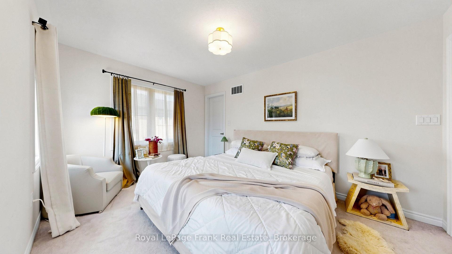 Photo 14 of 139 Senay Circle, Clarington, Courtice — HOMEH