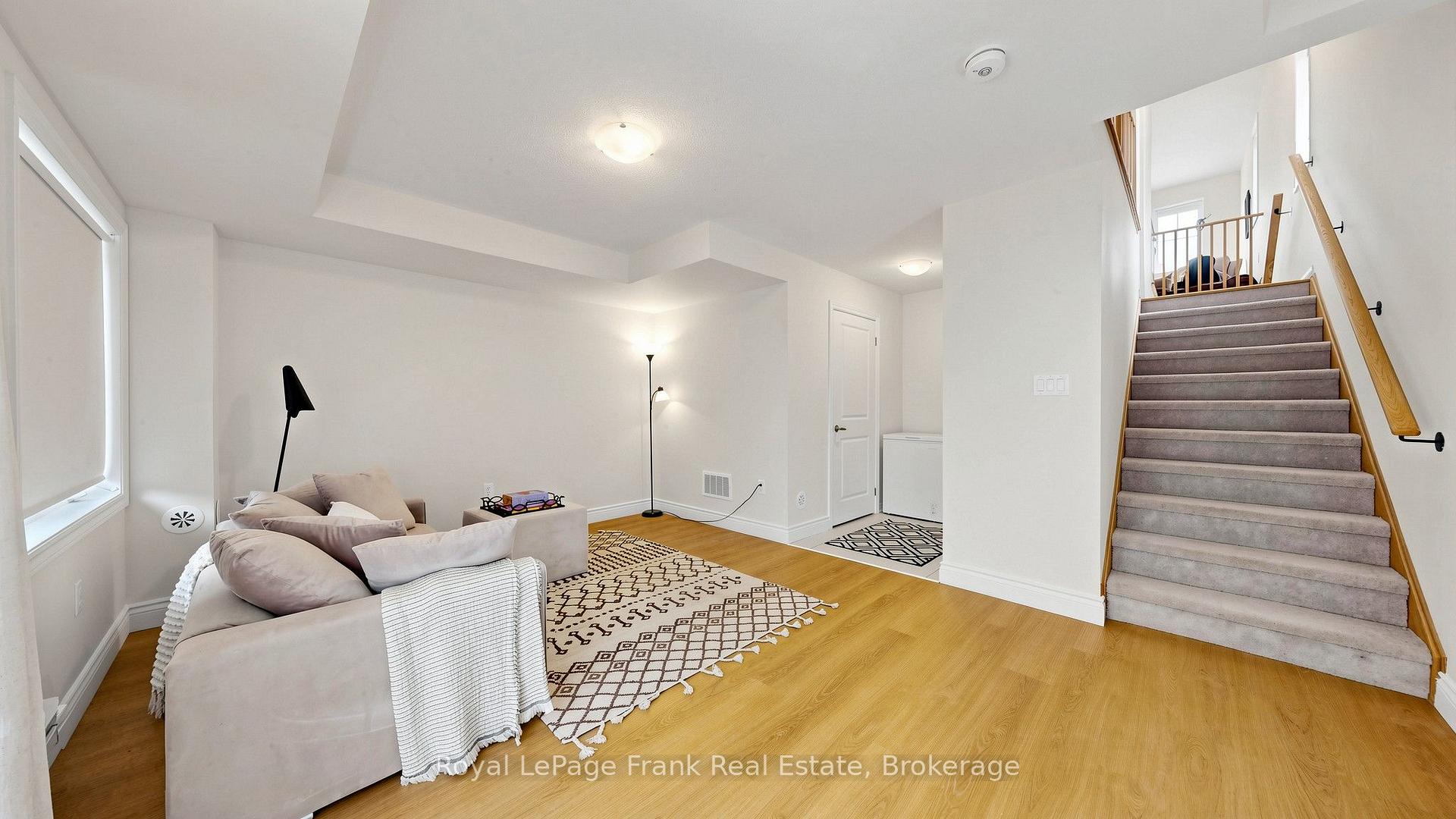 Photo 24 of 139 Senay Circle, Clarington, Courtice — HOMEH