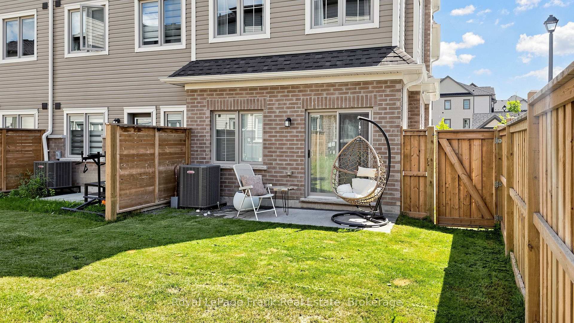 Photo 25 of 139 Senay Circle, Clarington, Courtice — HOMEH