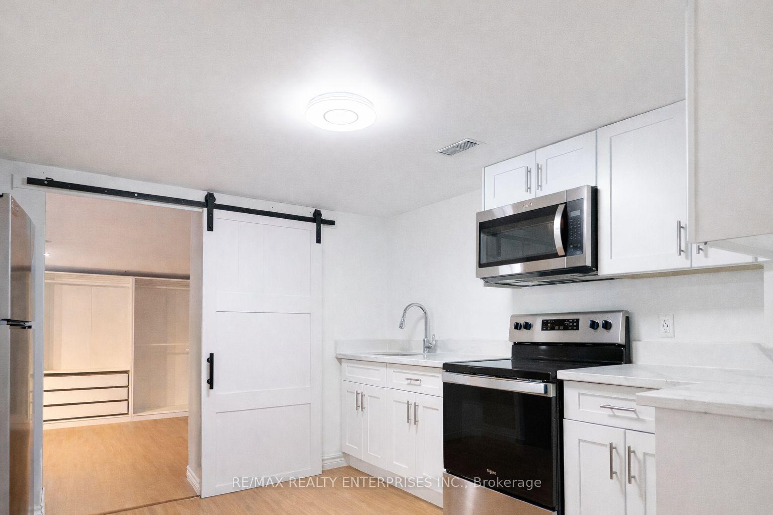 Photo 3 of Unit Lower, 818 Buttonbush Court, Oshawa, Pinecrest — HOMEH