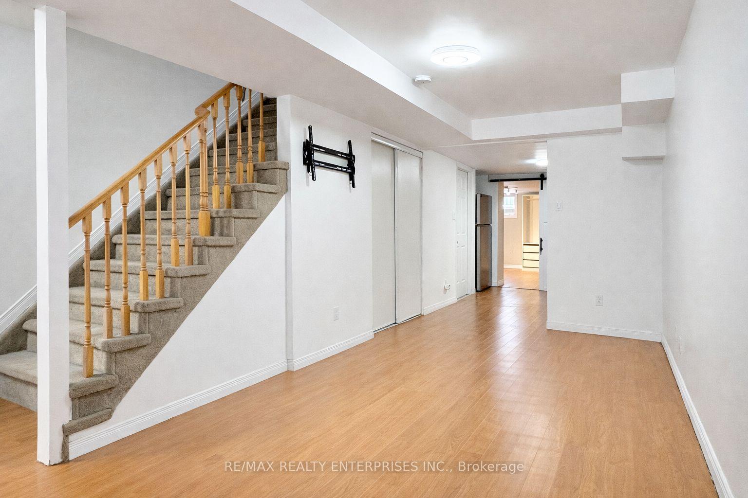 Photo 4 of Unit Lower, 818 Buttonbush Court, Oshawa, Pinecrest — HOMEH