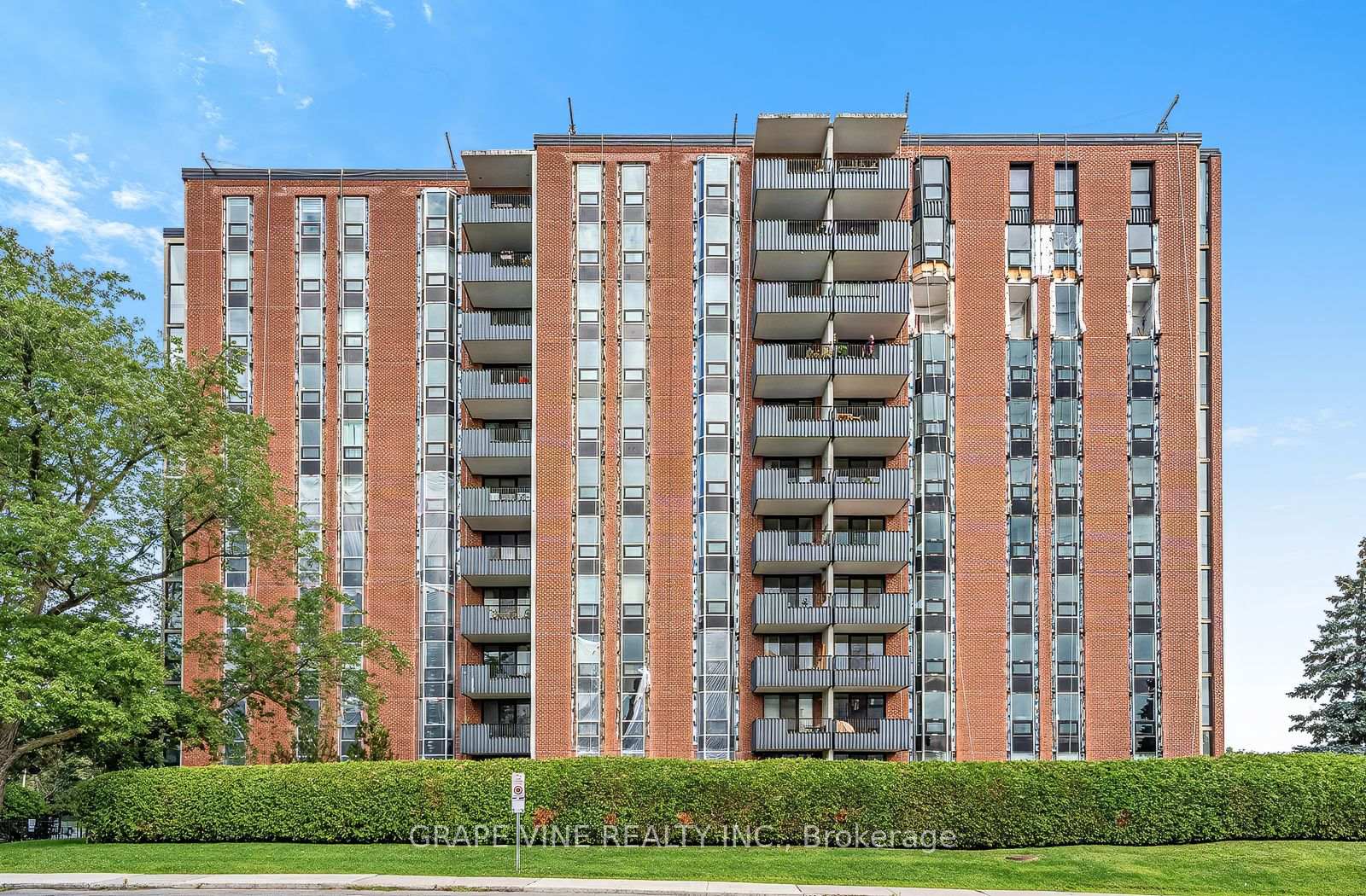 Photo of Unit 504, 2951 Riverside Drive