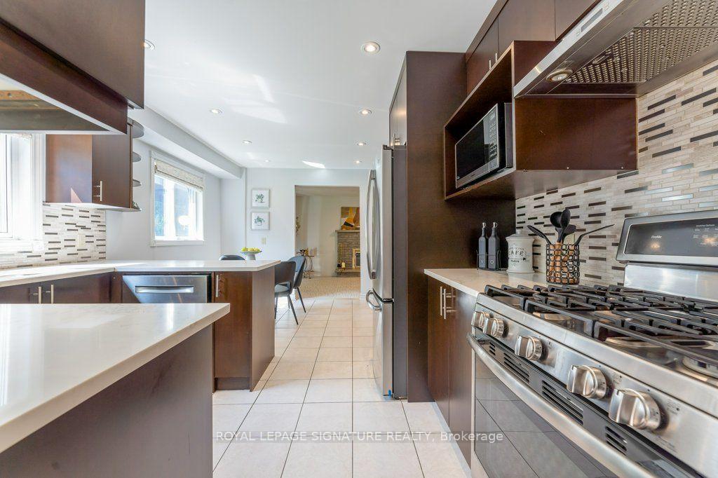 Photo 5 of 25 Stiver Court, Markham, Unionville — HOMEH