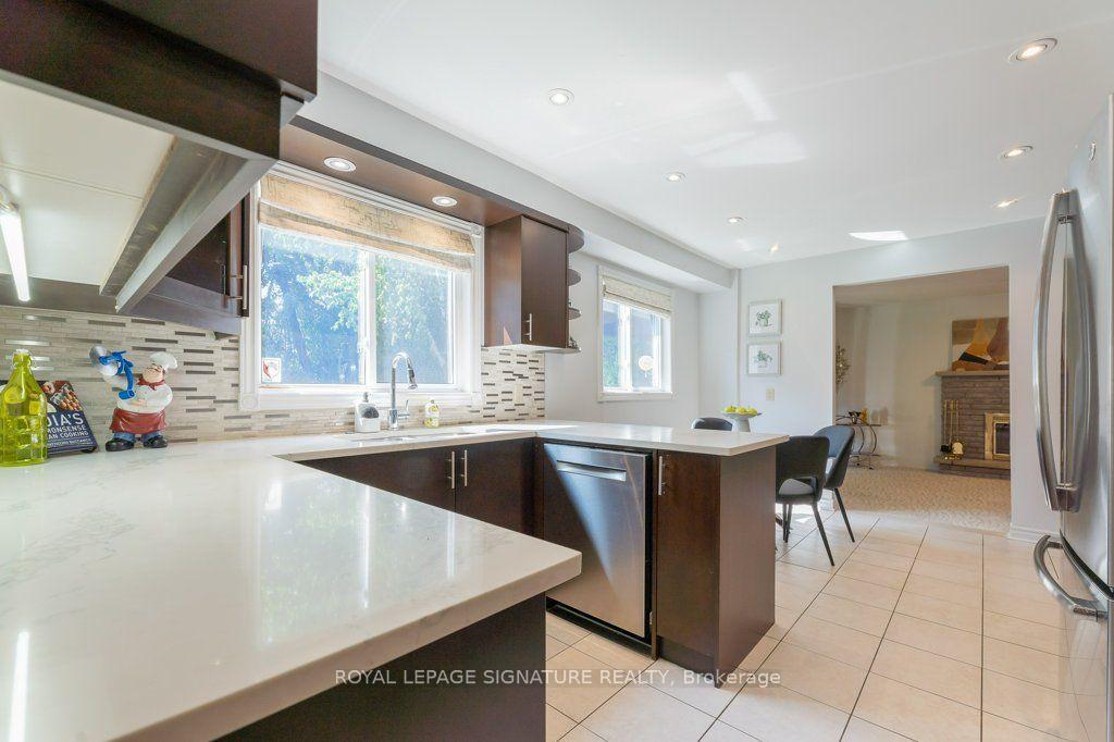 Photo 6 of 25 Stiver Court, Markham, Unionville — HOMEH