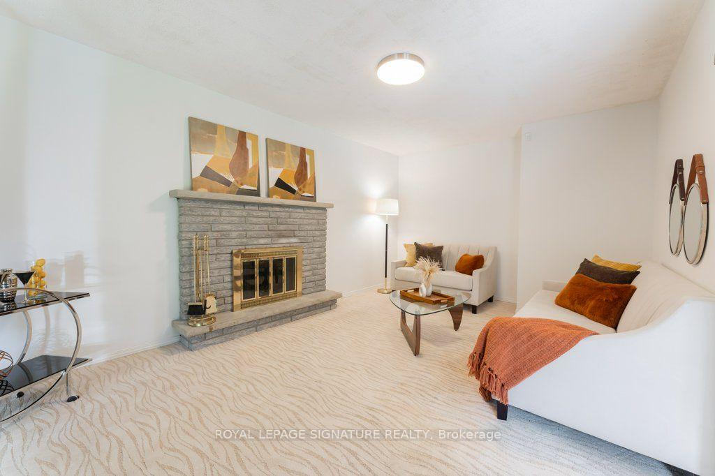 Photo 8 of 25 Stiver Court, Markham, Unionville — HOMEH
