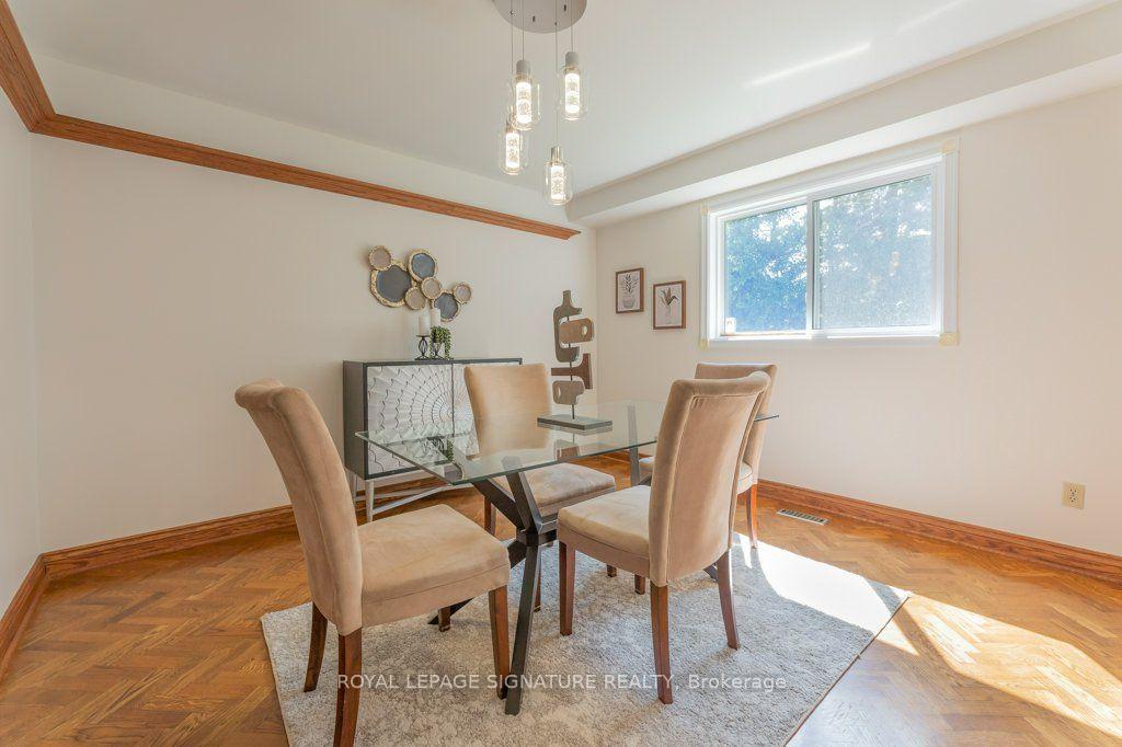 Photo 10 of 25 Stiver Court, Markham, Unionville — HOMEH
