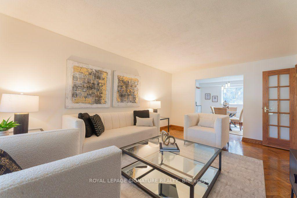 Photo 12 of 25 Stiver Court, Markham, Unionville — HOMEH