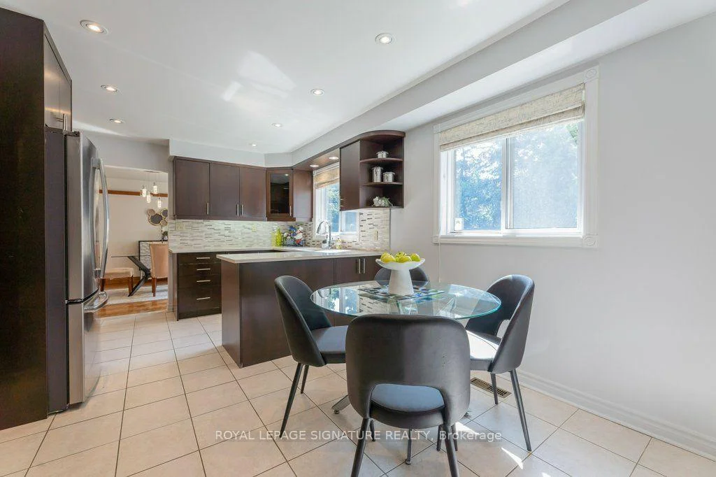 Photo 7 of 25 Stiver Court, Markham, Unionville — HOMEH