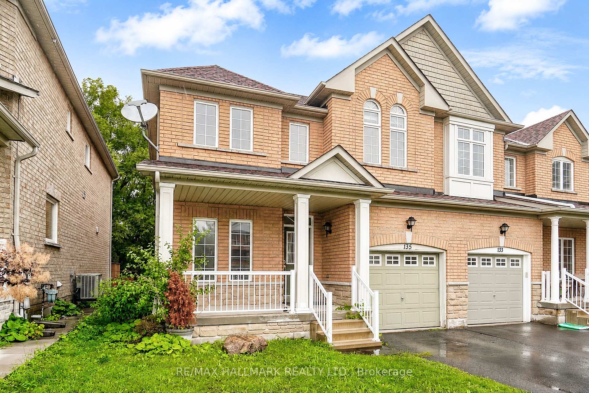 Photo 2 of 135 Maroon Drive, Richmond Hill, Oak Ridges Lake Wilcox — HOMEH