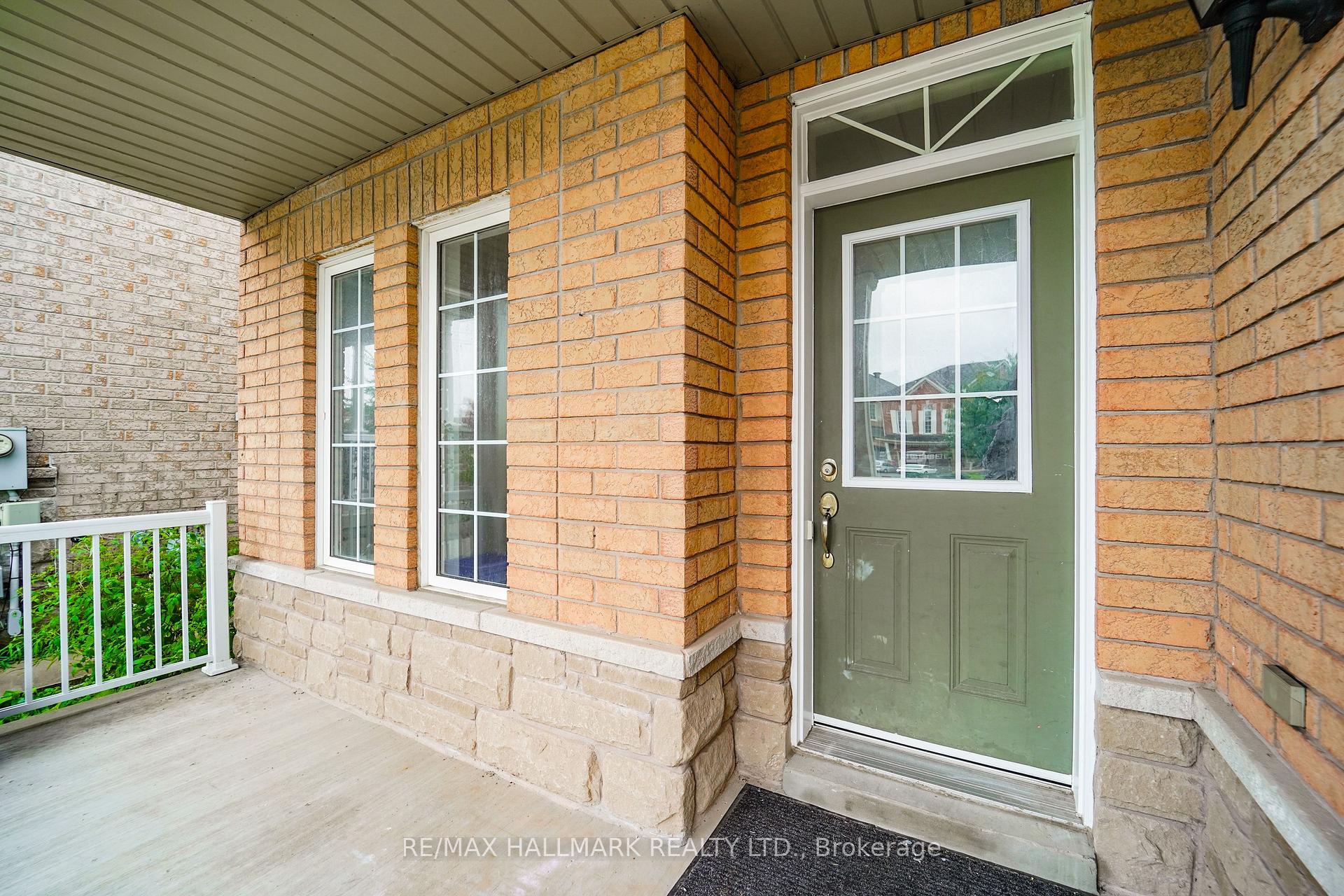 Photo 4 of 135 Maroon Drive, Richmond Hill, Oak Ridges Lake Wilcox — HOMEH