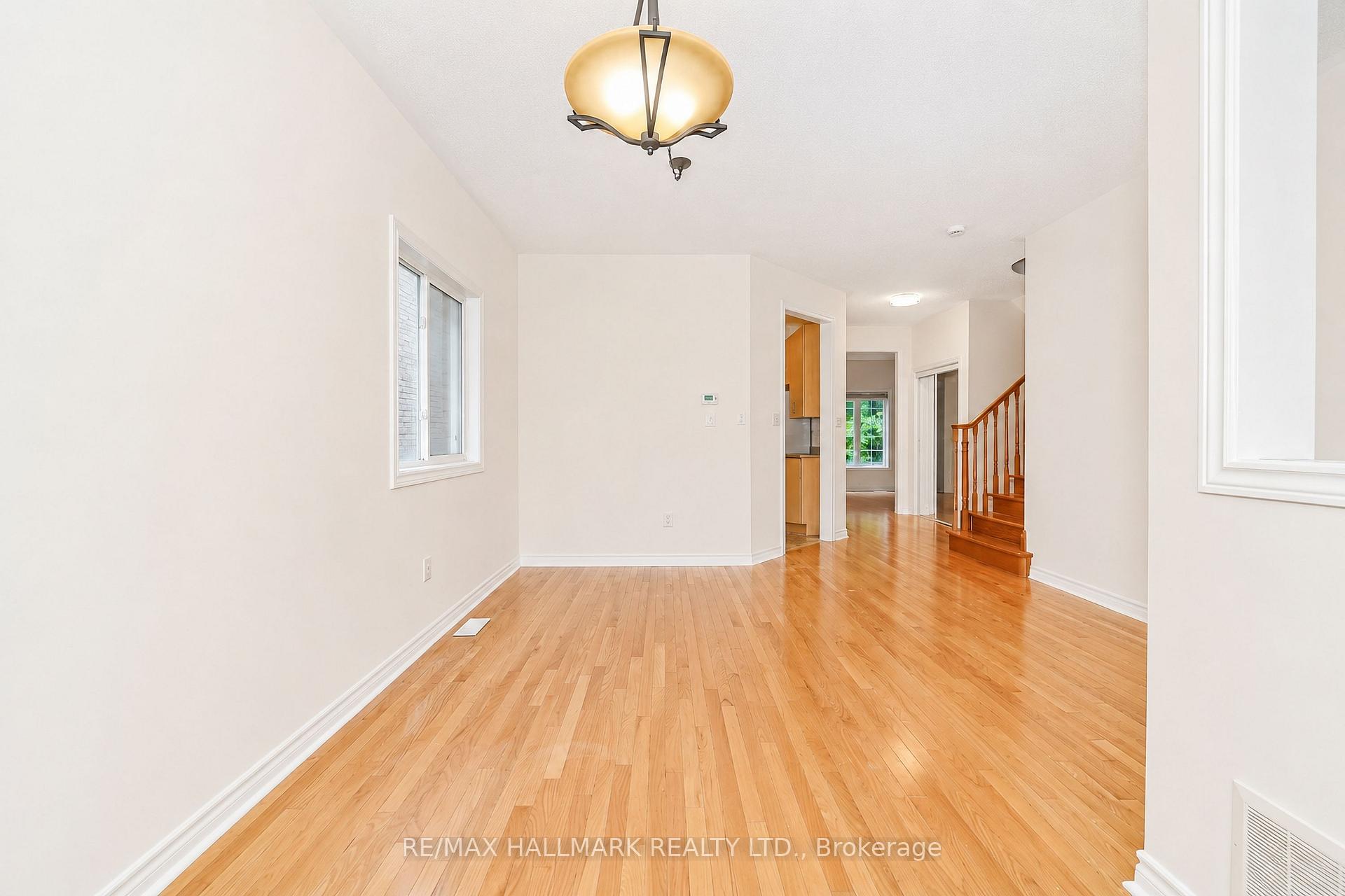 Photo 6 of 135 Maroon Drive, Richmond Hill, Oak Ridges Lake Wilcox — HOMEH