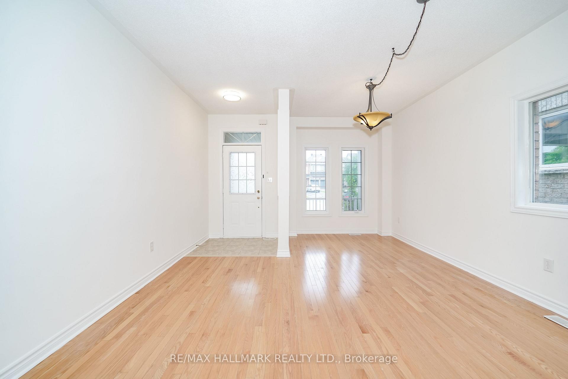 Photo 7 of 135 Maroon Drive, Richmond Hill, Oak Ridges Lake Wilcox — HOMEH