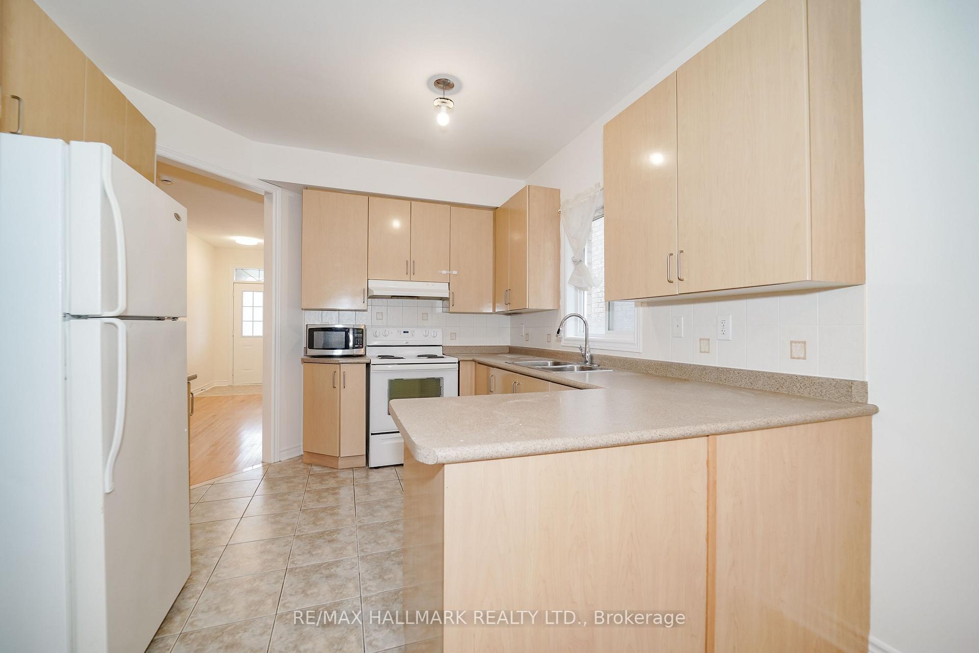 Photo 9 of 135 Maroon Drive, Richmond Hill, Oak Ridges Lake Wilcox — HOMEH