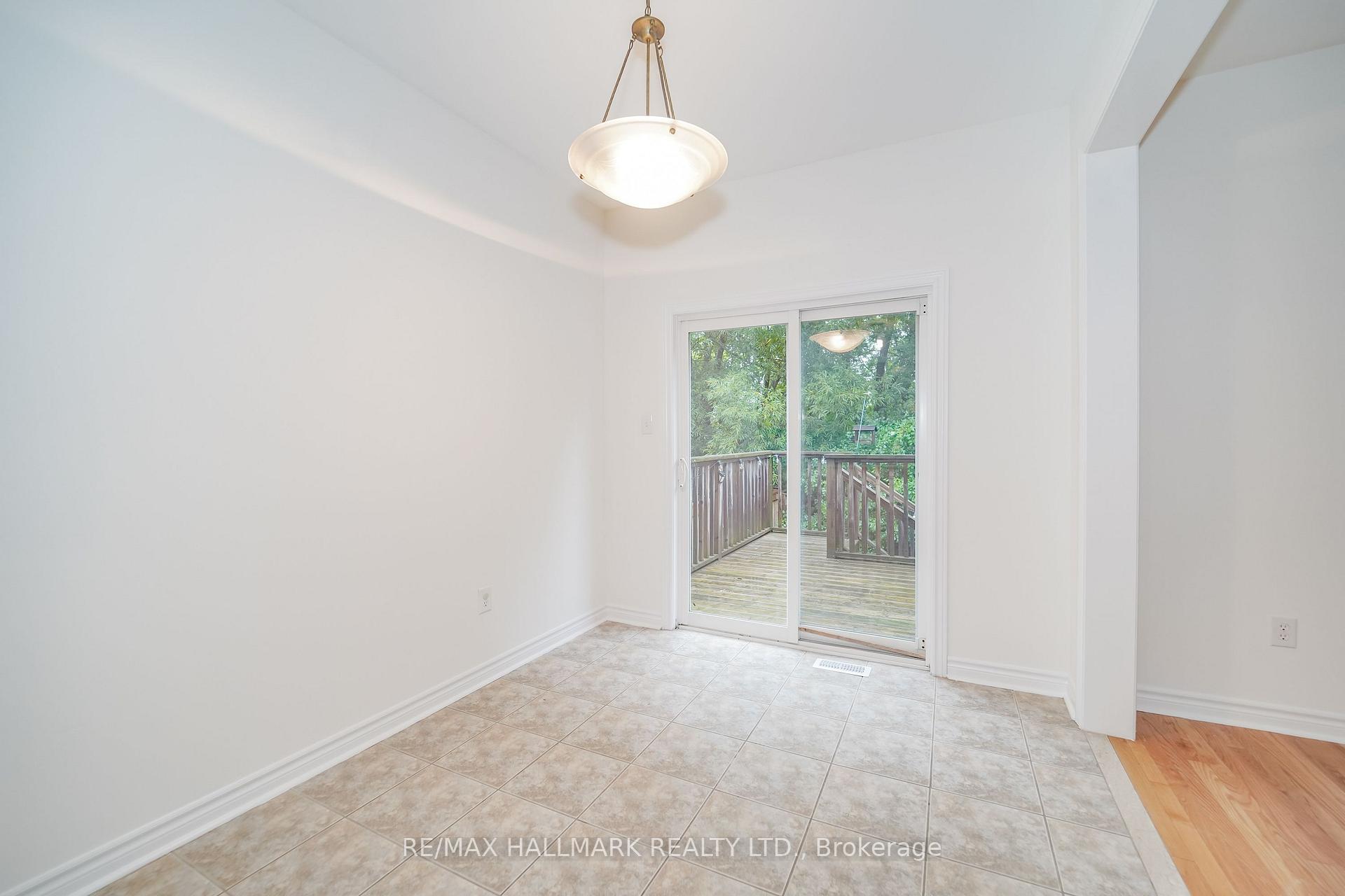 Photo 10 of 135 Maroon Drive, Richmond Hill, Oak Ridges Lake Wilcox — HOMEH