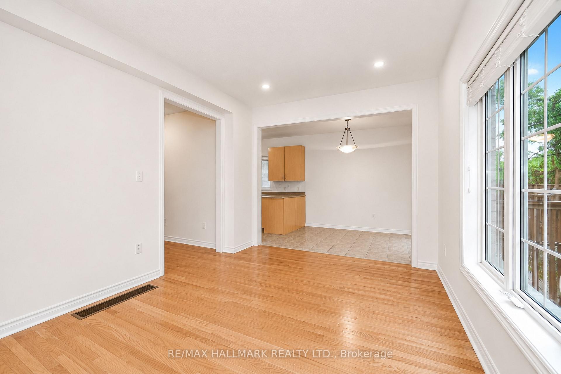 Photo 12 of 135 Maroon Drive, Richmond Hill, Oak Ridges Lake Wilcox — HOMEH