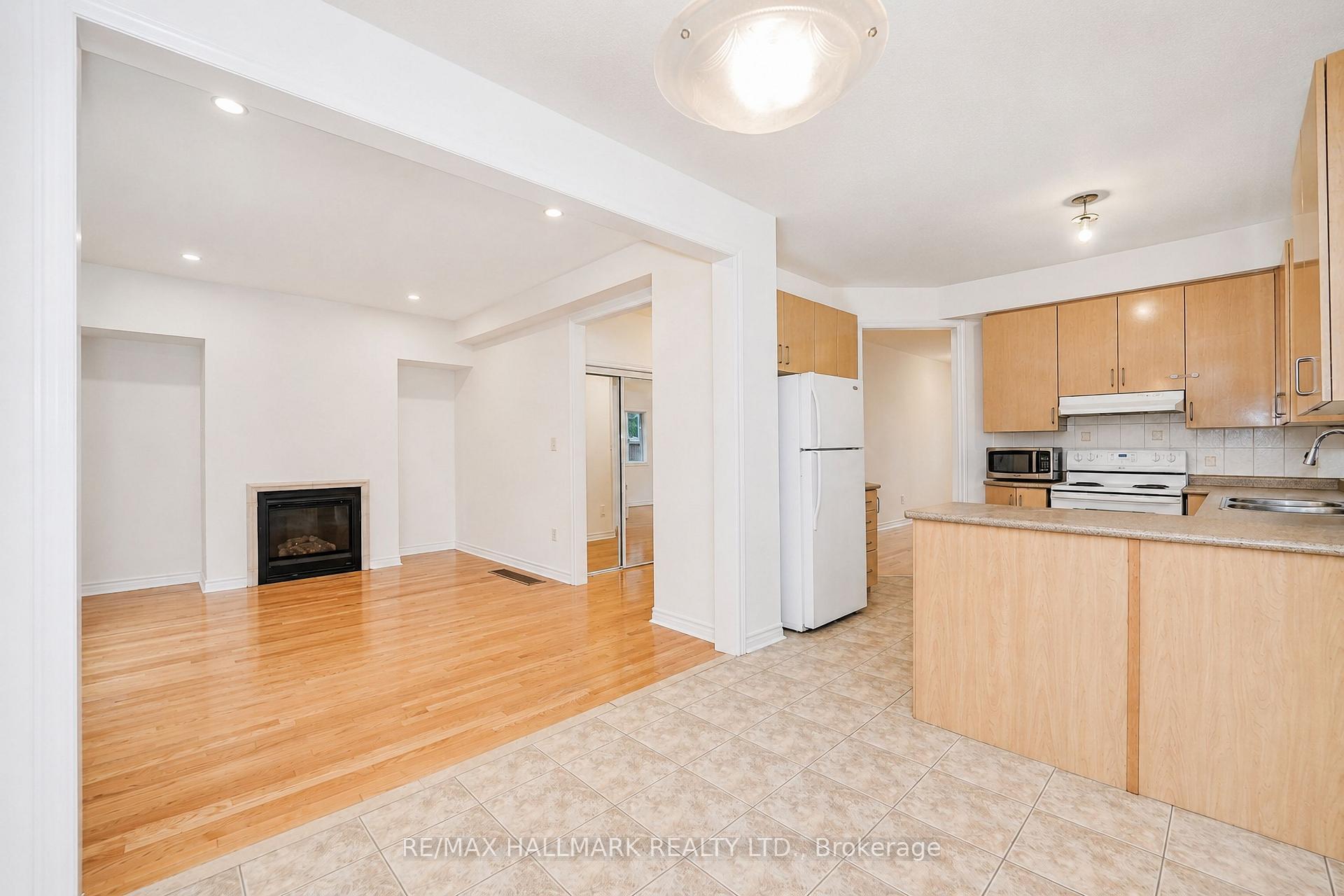 Photo 13 of 135 Maroon Drive, Richmond Hill, Oak Ridges Lake Wilcox — HOMEH