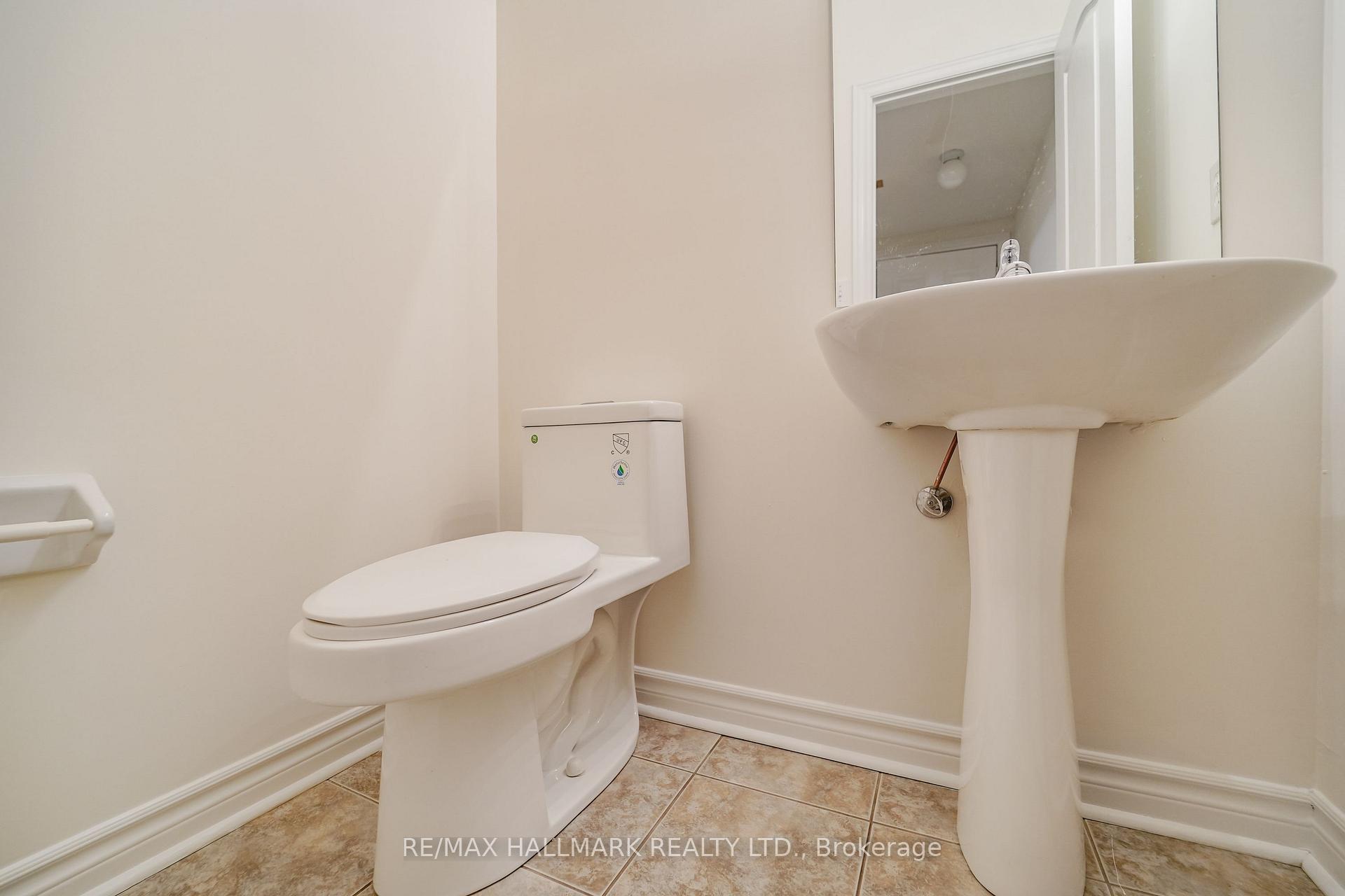 Photo 14 of 135 Maroon Drive, Richmond Hill, Oak Ridges Lake Wilcox — HOMEH
