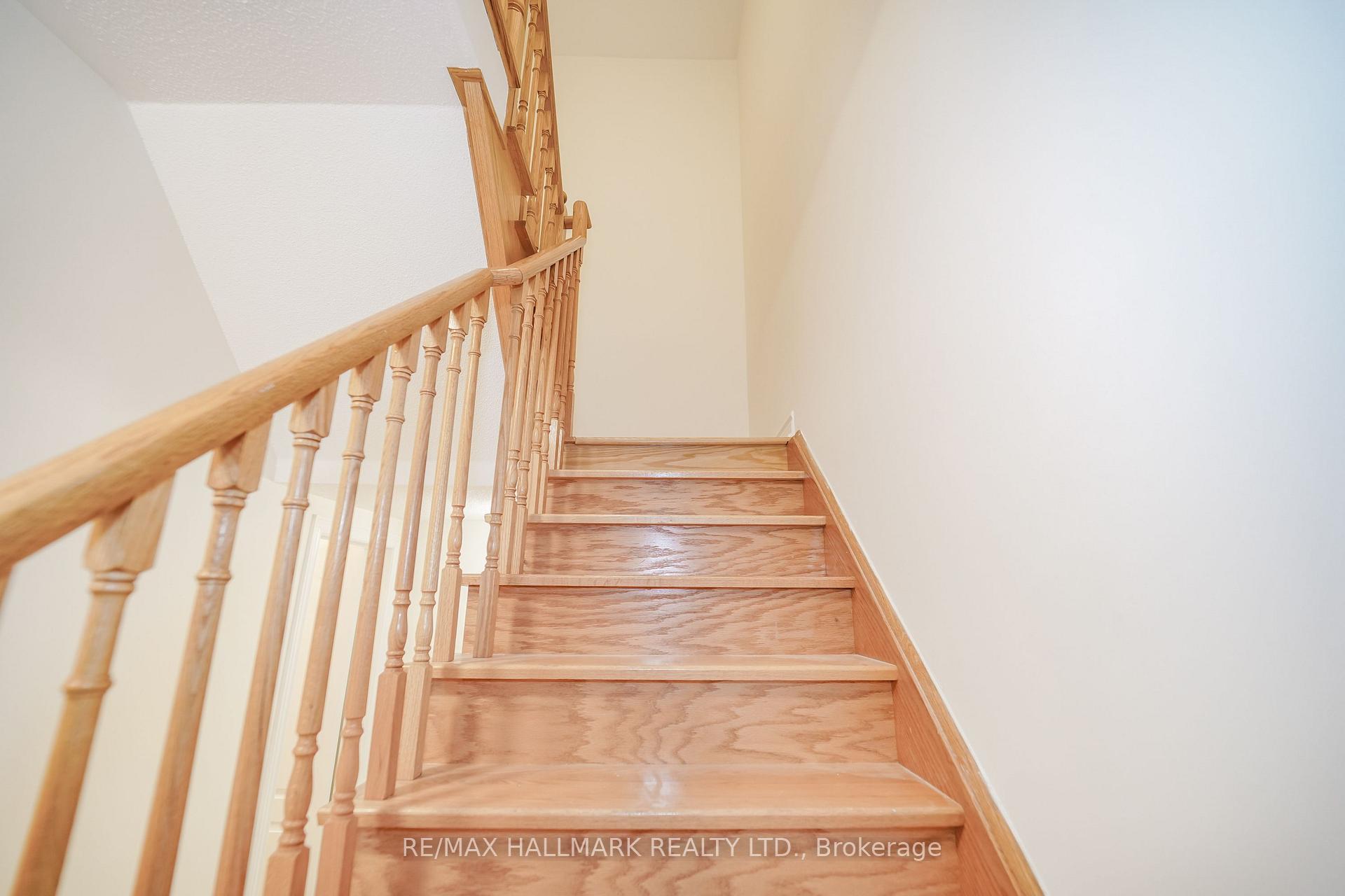 Photo 15 of 135 Maroon Drive, Richmond Hill, Oak Ridges Lake Wilcox — HOMEH