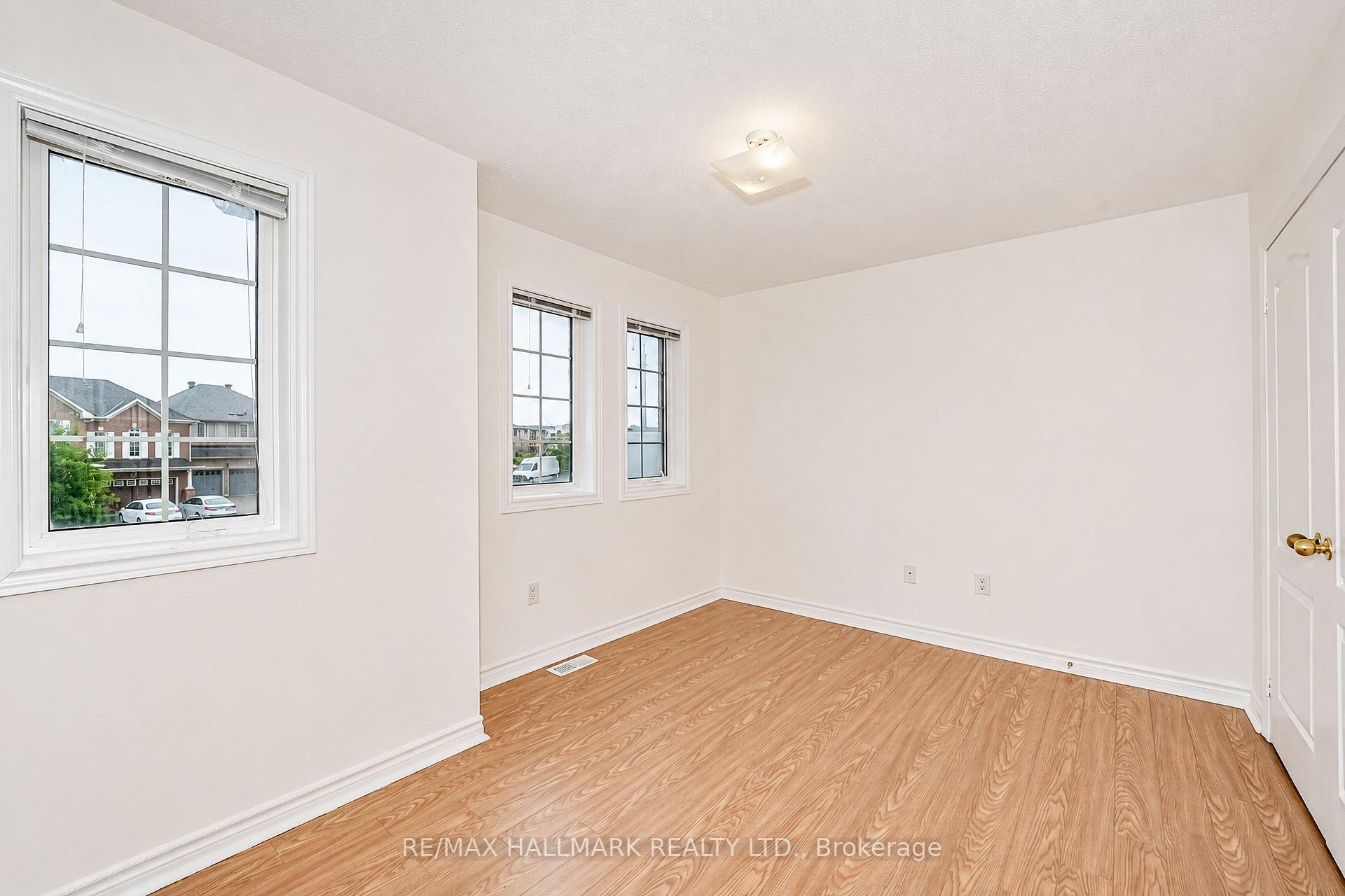 Photo 18 of 135 Maroon Drive, Richmond Hill, Oak Ridges Lake Wilcox — HOMEH