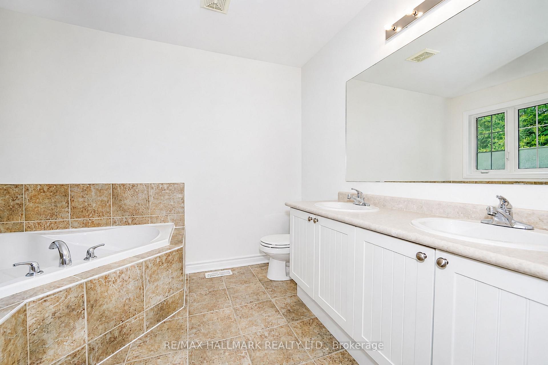 Photo 25 of 135 Maroon Drive, Richmond Hill, Oak Ridges Lake Wilcox — HOMEH