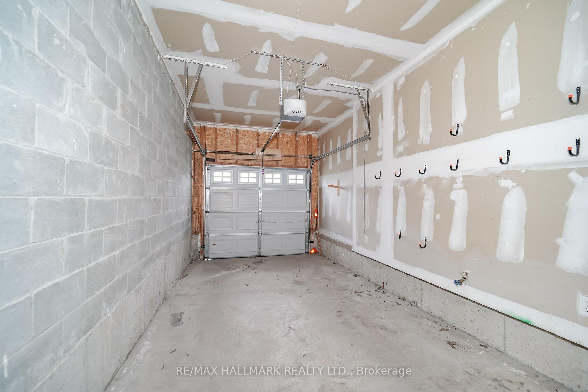 Photo 28 of 135 Maroon Drive, Richmond Hill, Oak Ridges Lake Wilcox — HOMEH