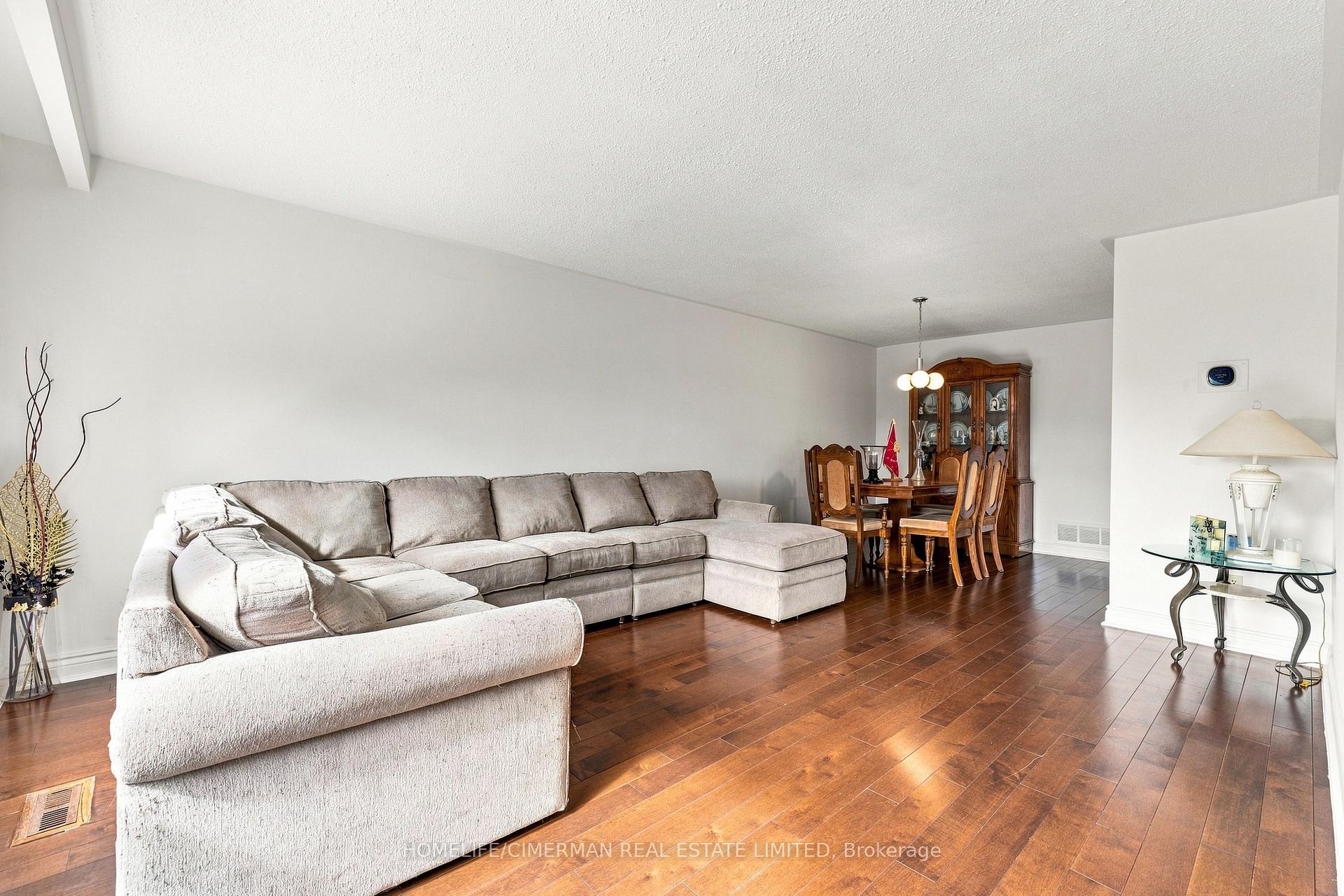 Photo 5 of 505 Appledore Crescent, Mississauga, Cooksville — HOMEH