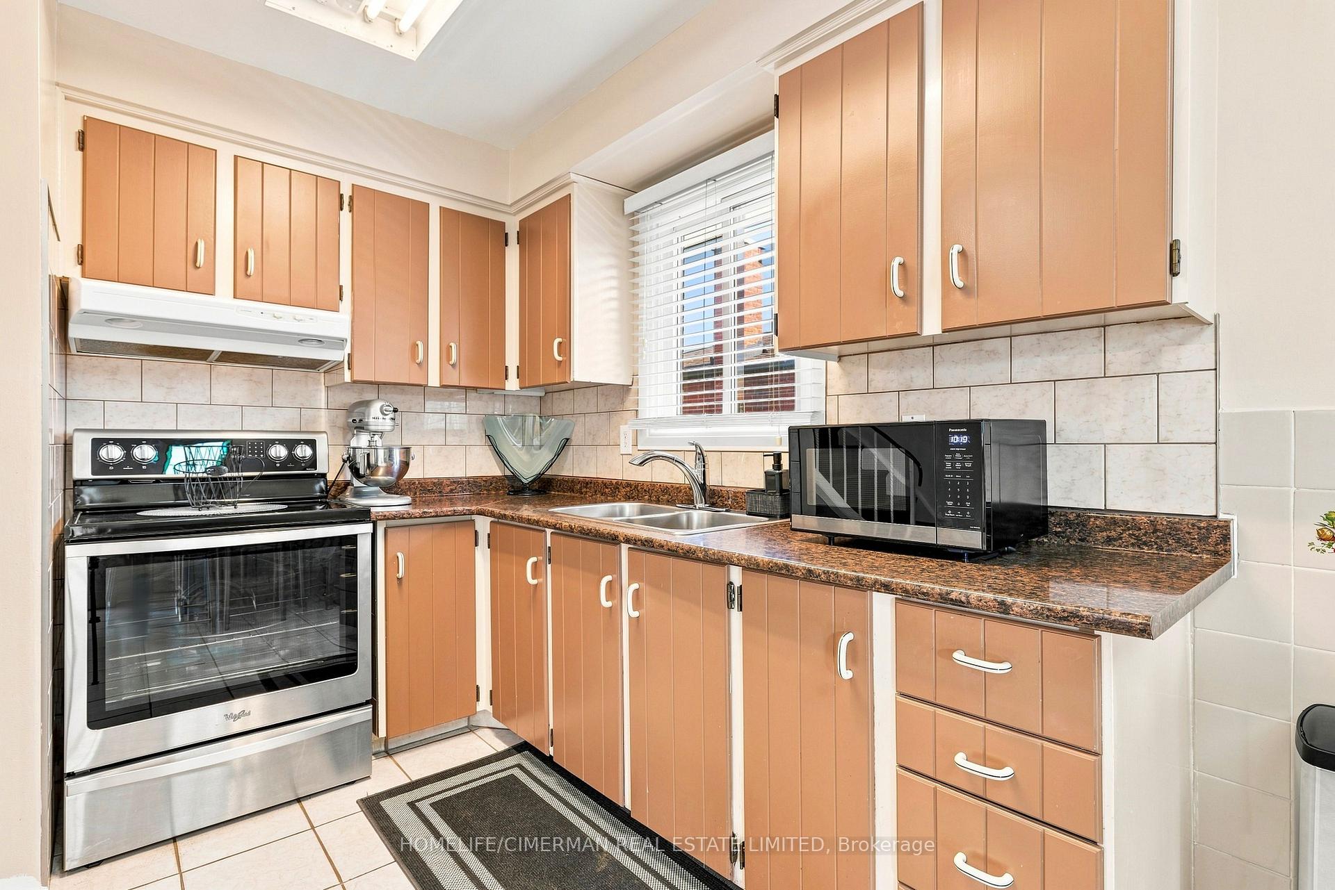 Photo 11 of 505 Appledore Crescent, Mississauga, Cooksville — HOMEH