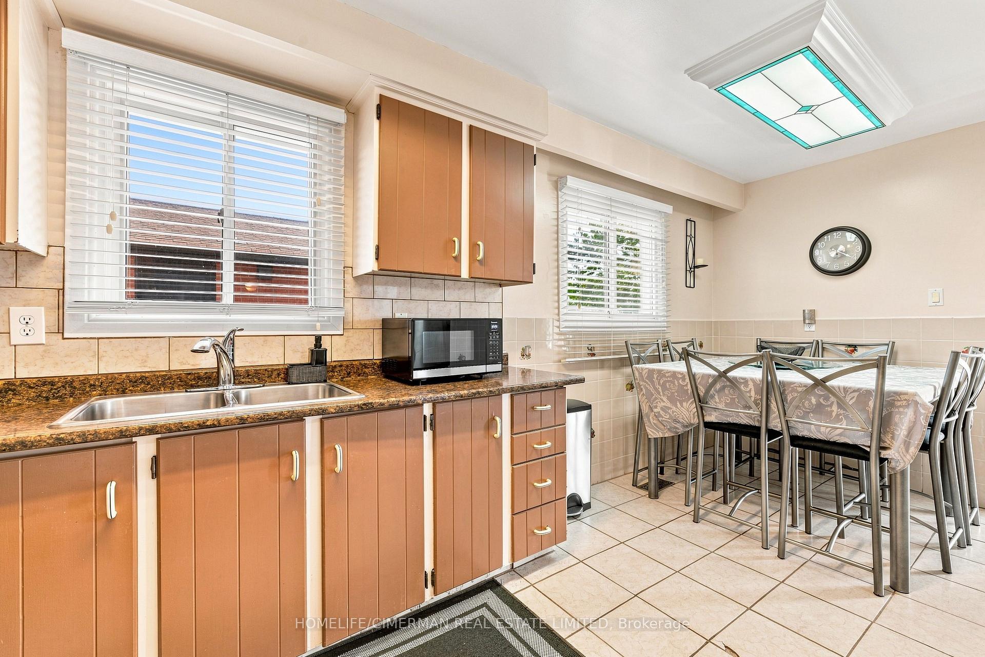 Photo 12 of 505 Appledore Crescent, Mississauga, Cooksville — HOMEH