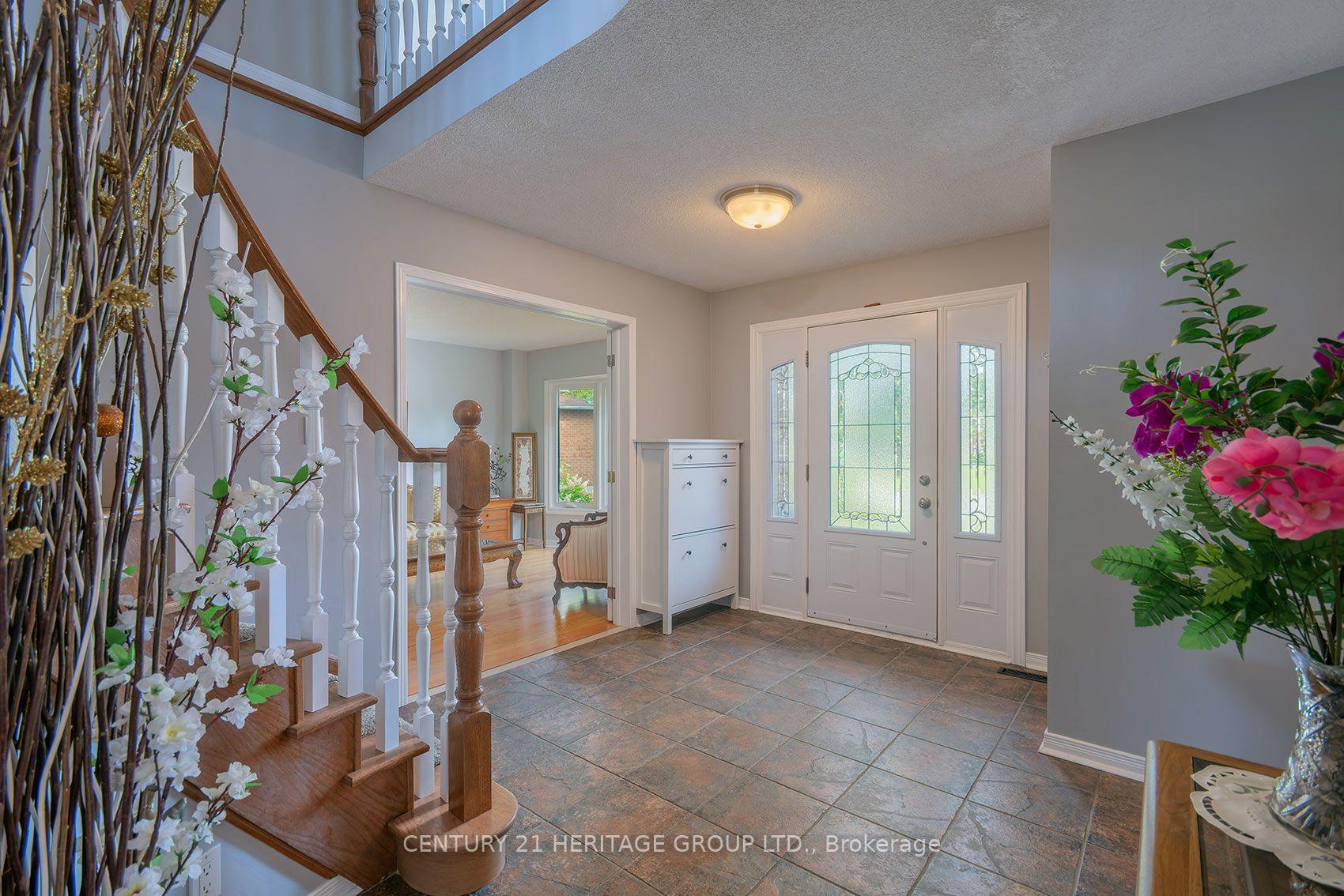 Photo 17 of 55 Chartwell Crescent, Georgina, Keswick North — HOMEH
