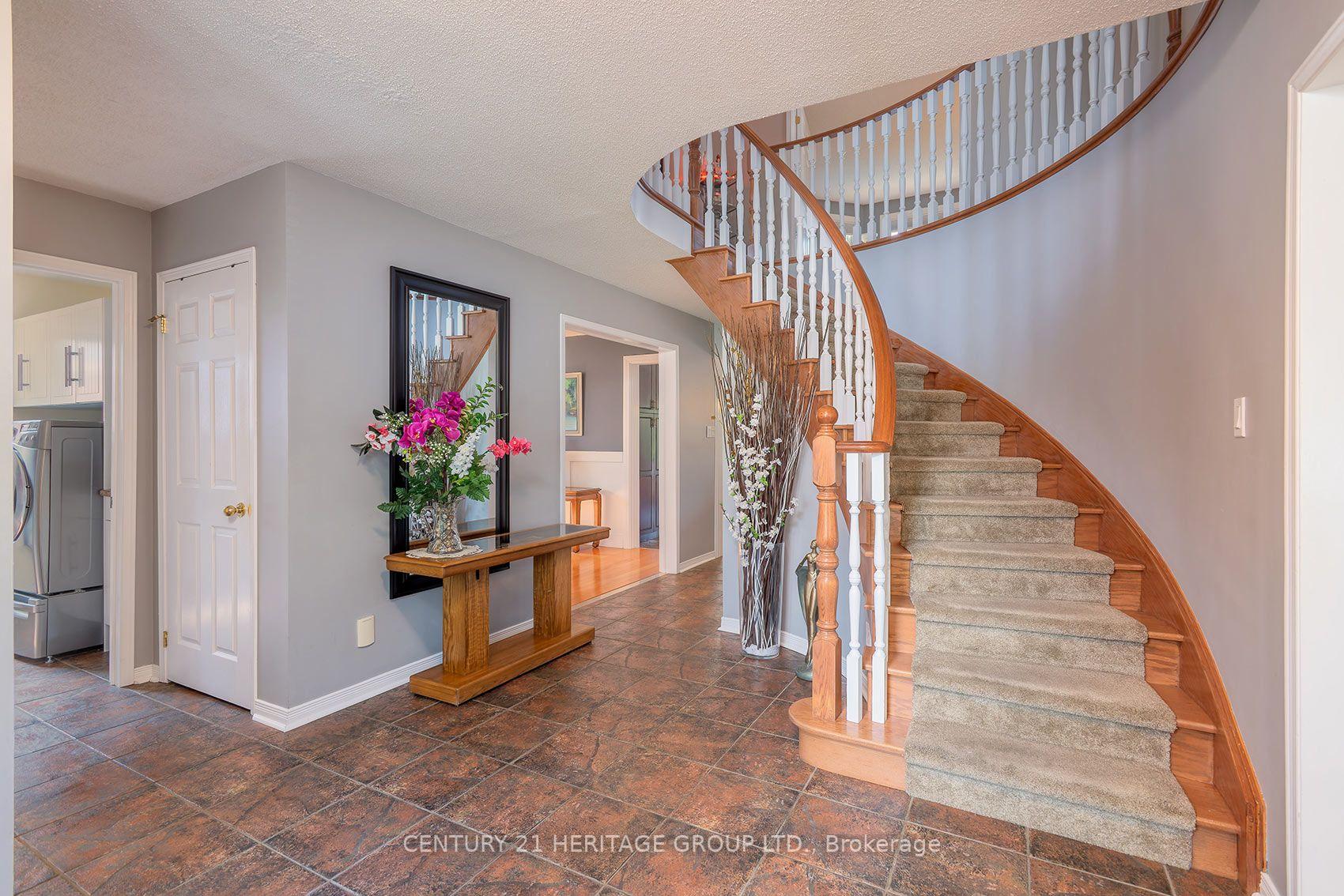 Photo 19 of 55 Chartwell Crescent, Georgina, Keswick North — HOMEH