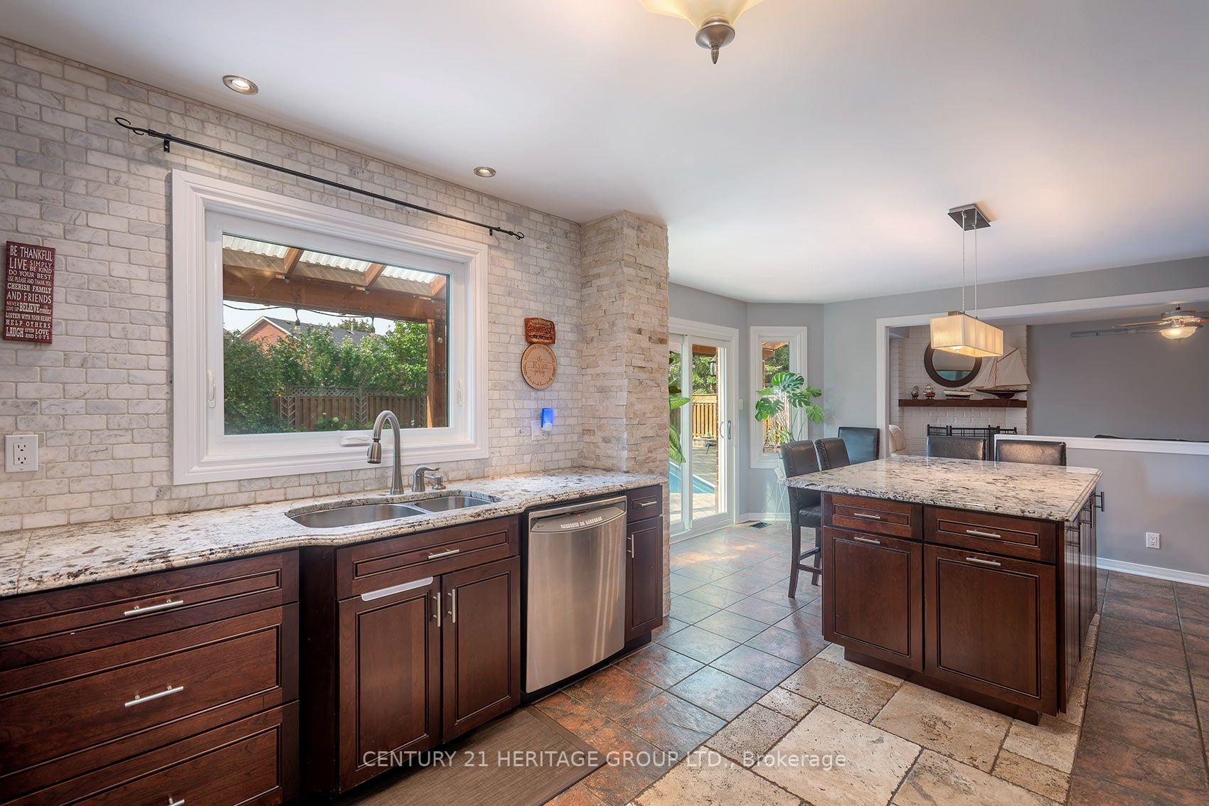 Photo 23 of 55 Chartwell Crescent, Georgina, Keswick North — HOMEH
