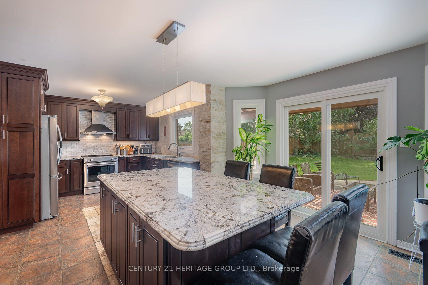 Photo 28 of 55 Chartwell Crescent, Georgina, Keswick North — HOMEH