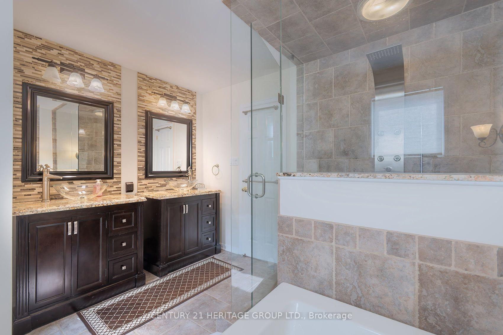 Photo 42 of 55 Chartwell Crescent, Georgina, Keswick North — HOMEH