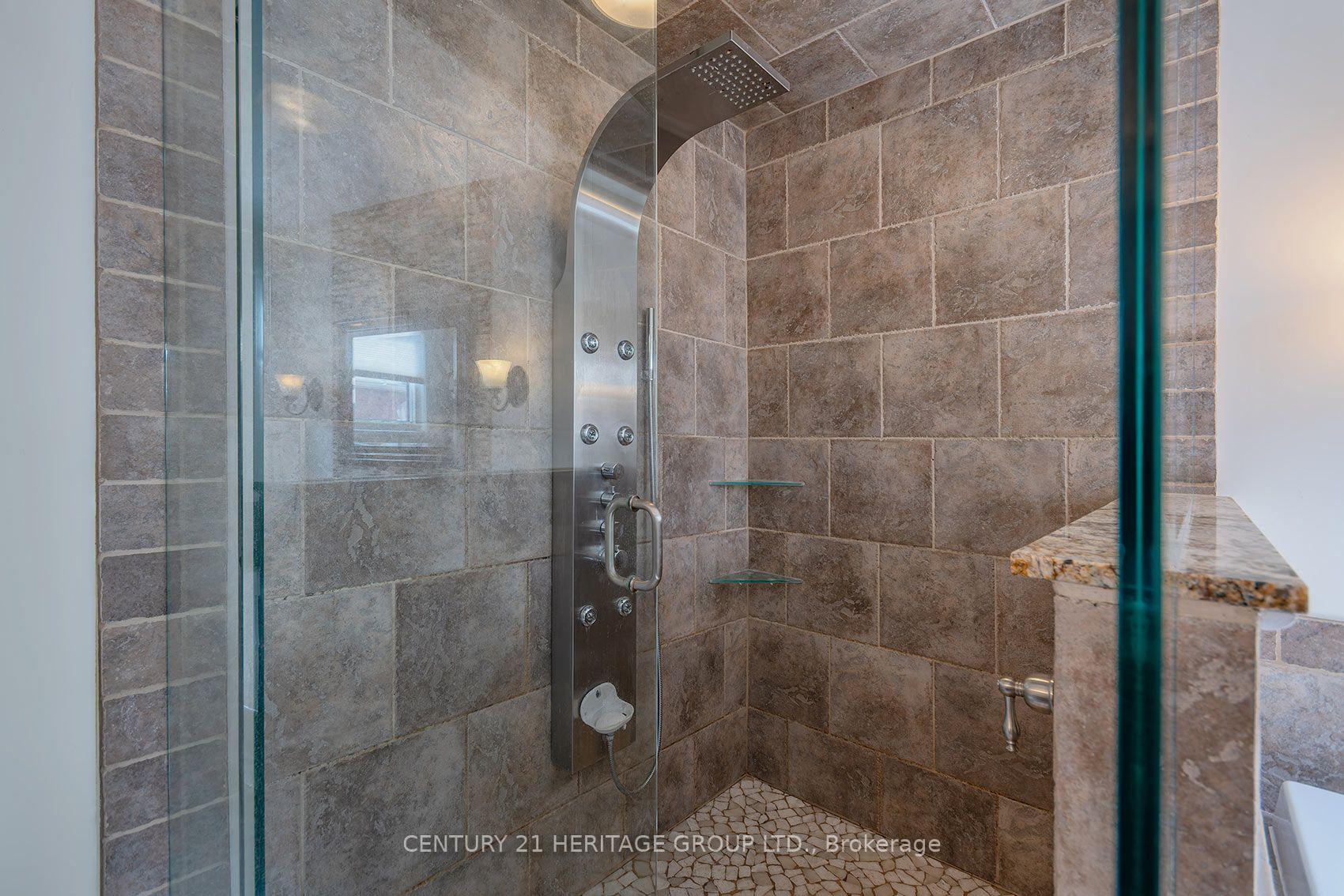 Photo 44 of 55 Chartwell Crescent, Georgina, Keswick North — HOMEH