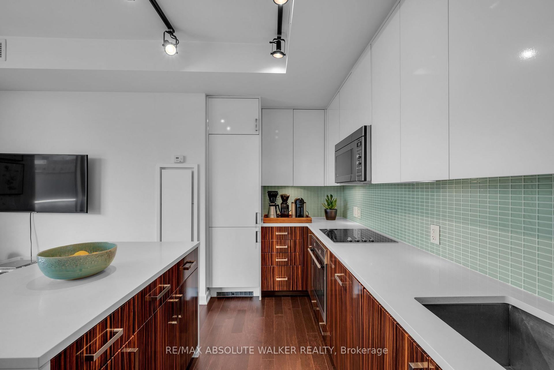 Photo 5 of Unit 810, 300 Lisgar Street, Ottawa, Ottawa Centre — HOMEH
