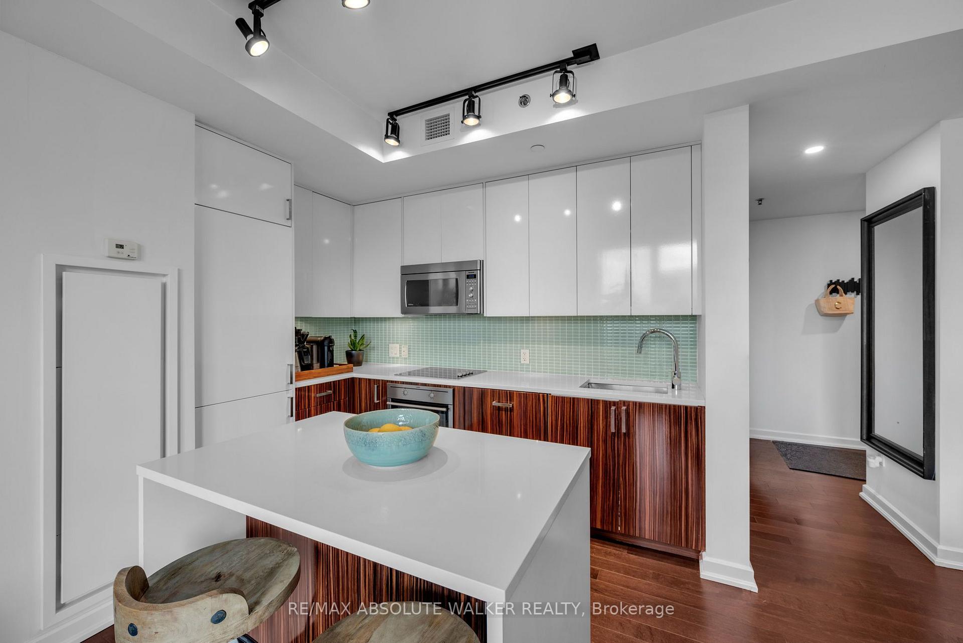 Photo 8 of Unit 810, 300 Lisgar Street, Ottawa, Ottawa Centre — HOMEH