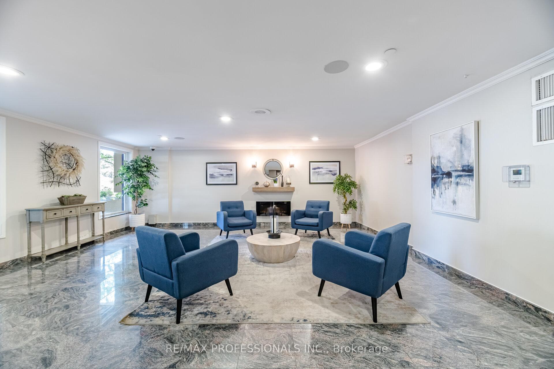 Photo 3 of Unit 902, 15 La Rose Avenue, Etobicoke, Humber Heights — HOMEH
