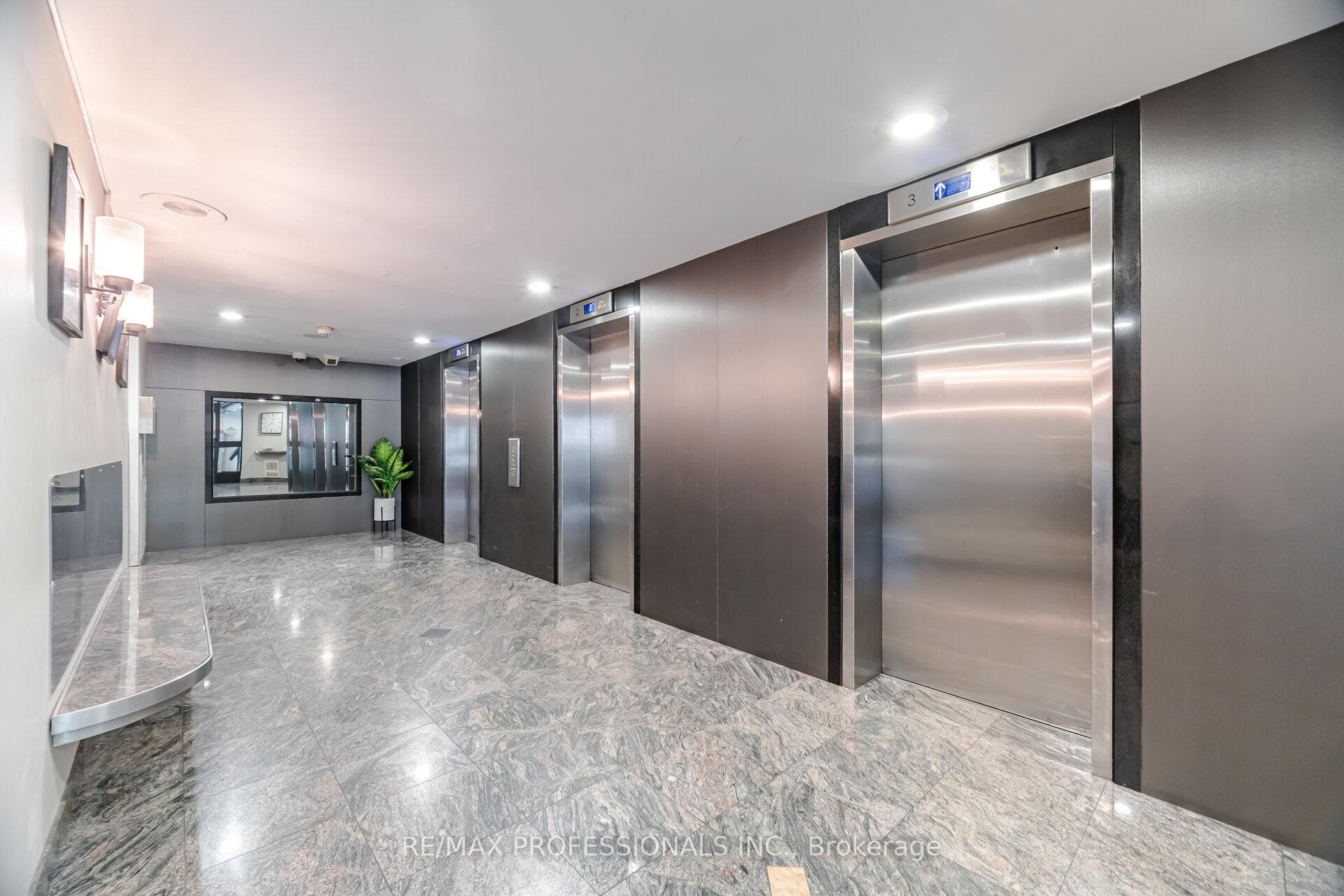 Photo 4 of Unit 902, 15 La Rose Avenue, Etobicoke, Humber Heights — HOMEH