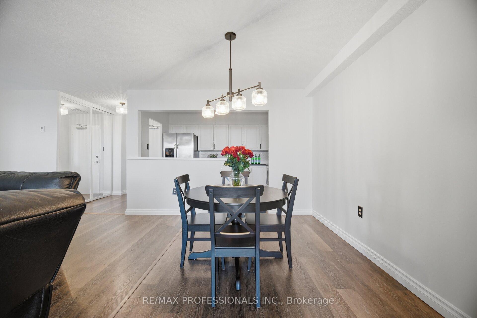 Photo 12 of Unit 902, 15 La Rose Avenue, Etobicoke, Humber Heights — HOMEH