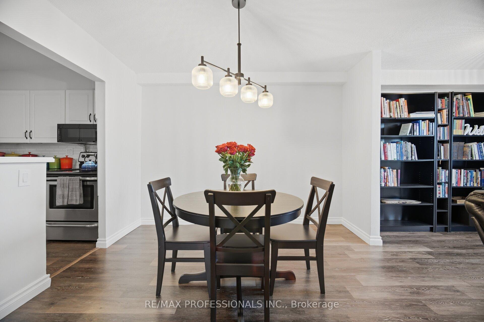 Photo 13 of Unit 902, 15 La Rose Avenue, Etobicoke, Humber Heights — HOMEH