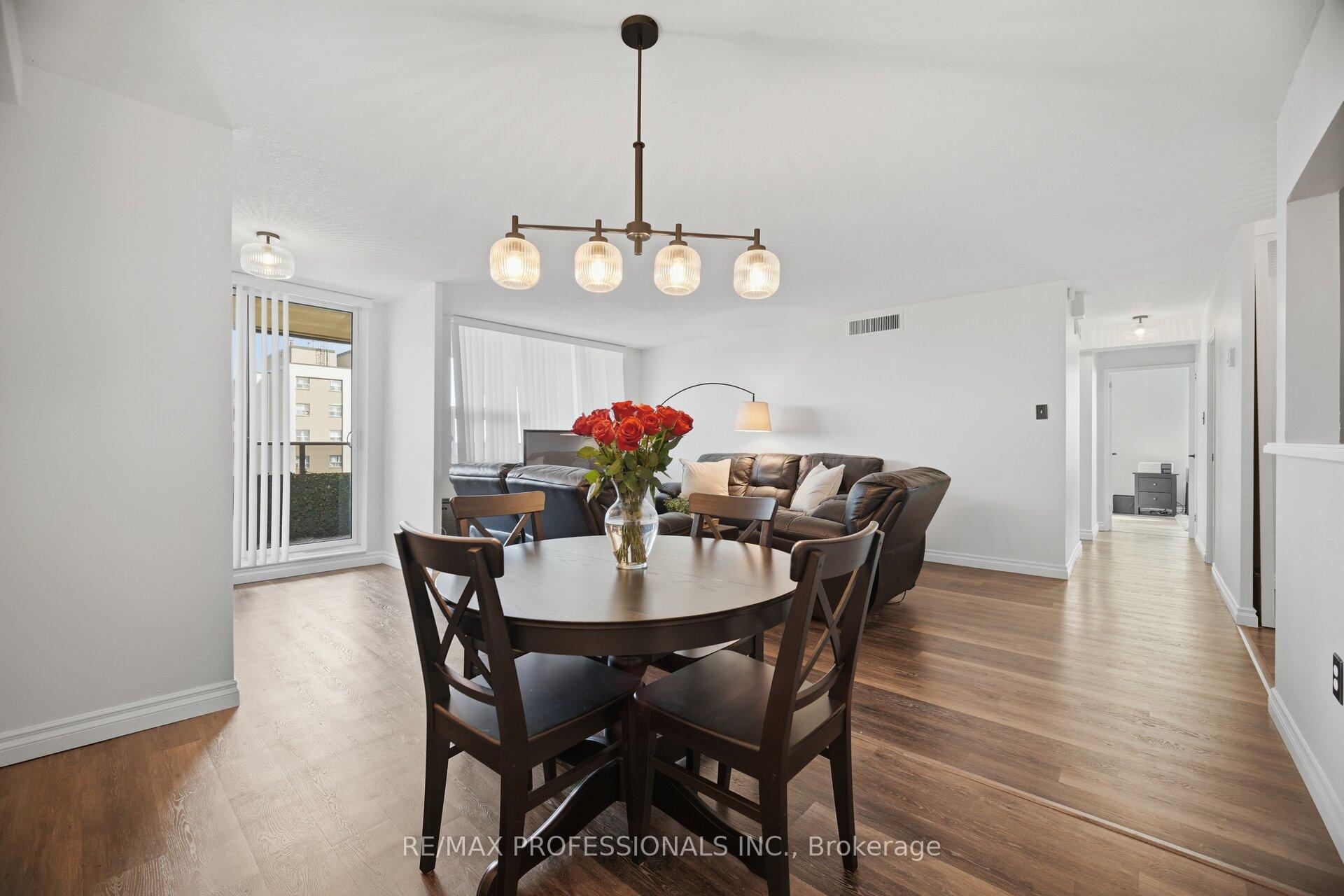 Photo 14 of Unit 902, 15 La Rose Avenue, Etobicoke, Humber Heights — HOMEH