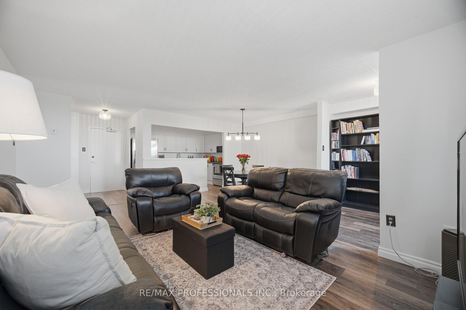 Photo 15 of Unit 902, 15 La Rose Avenue, Etobicoke, Humber Heights — HOMEH