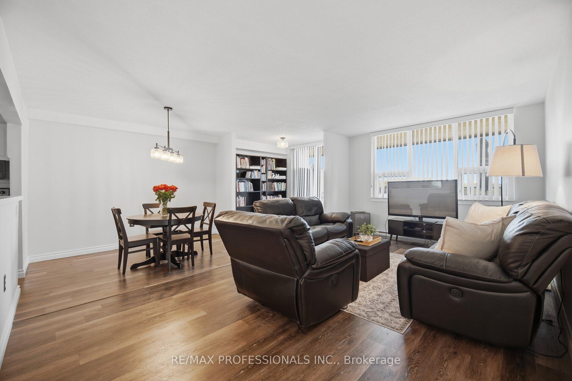 Photo 16 of Unit 902, 15 La Rose Avenue, Etobicoke, Humber Heights — HOMEH