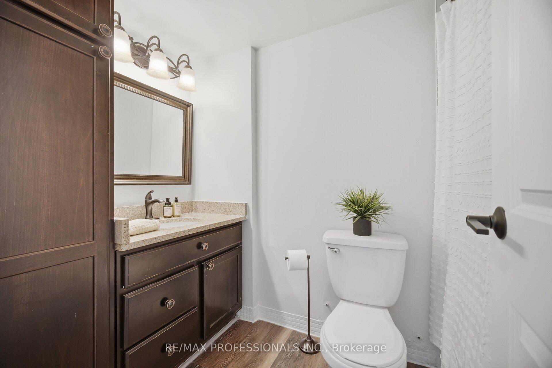 Photo 18 of Unit 902, 15 La Rose Avenue, Etobicoke, Humber Heights — HOMEH