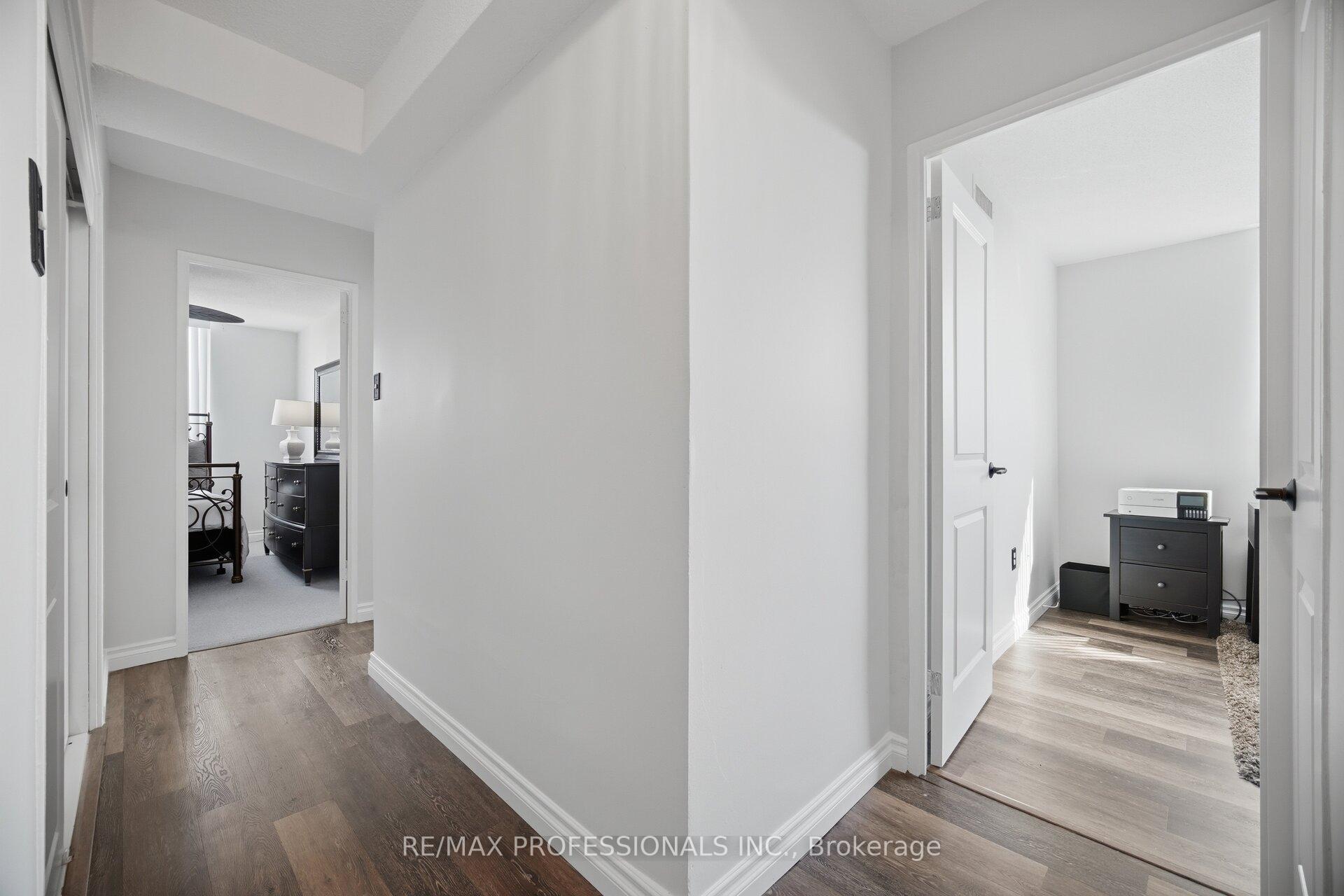 Photo 19 of Unit 902, 15 La Rose Avenue, Etobicoke, Humber Heights — HOMEH