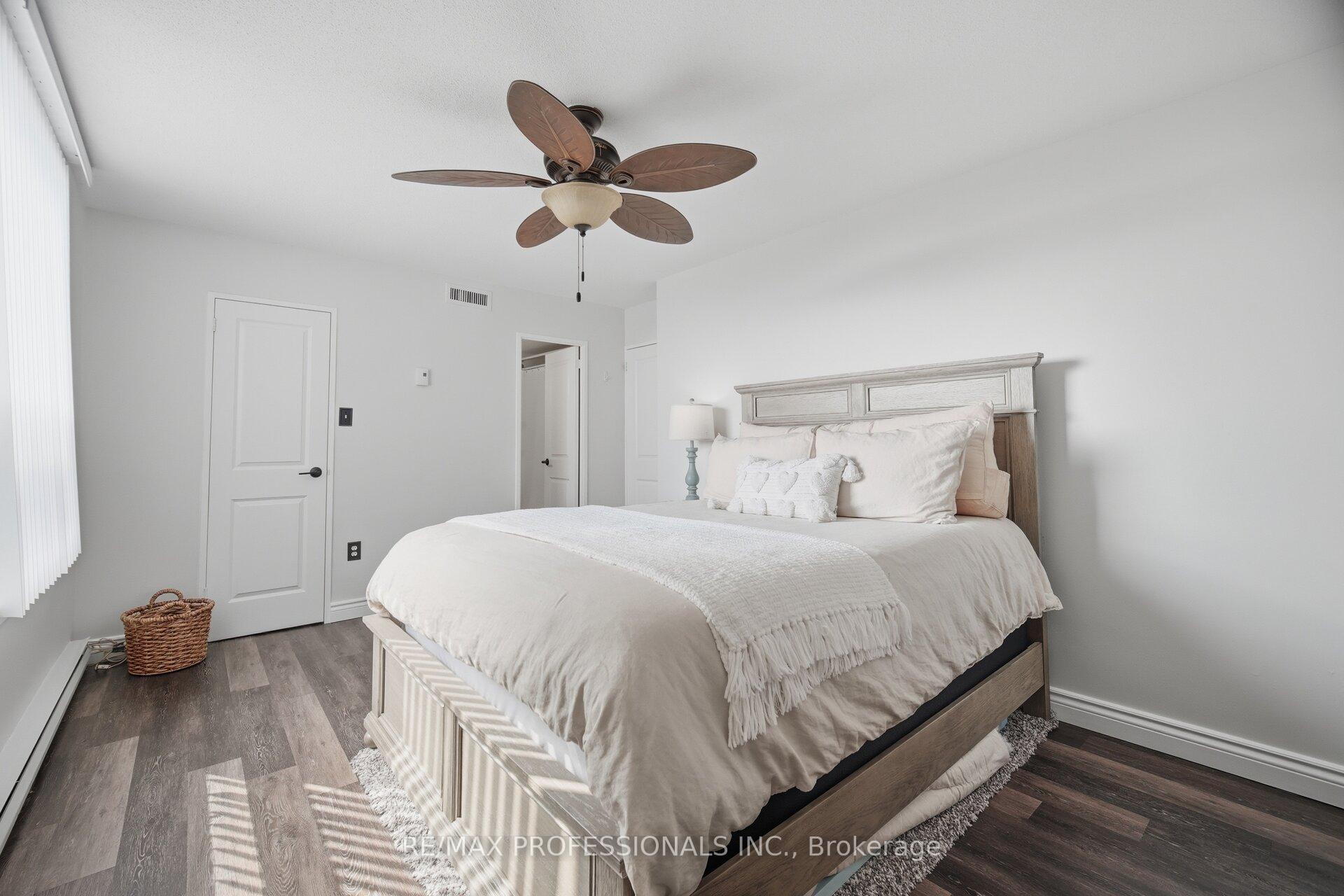 Photo 20 of Unit 902, 15 La Rose Avenue, Etobicoke, Humber Heights — HOMEH
