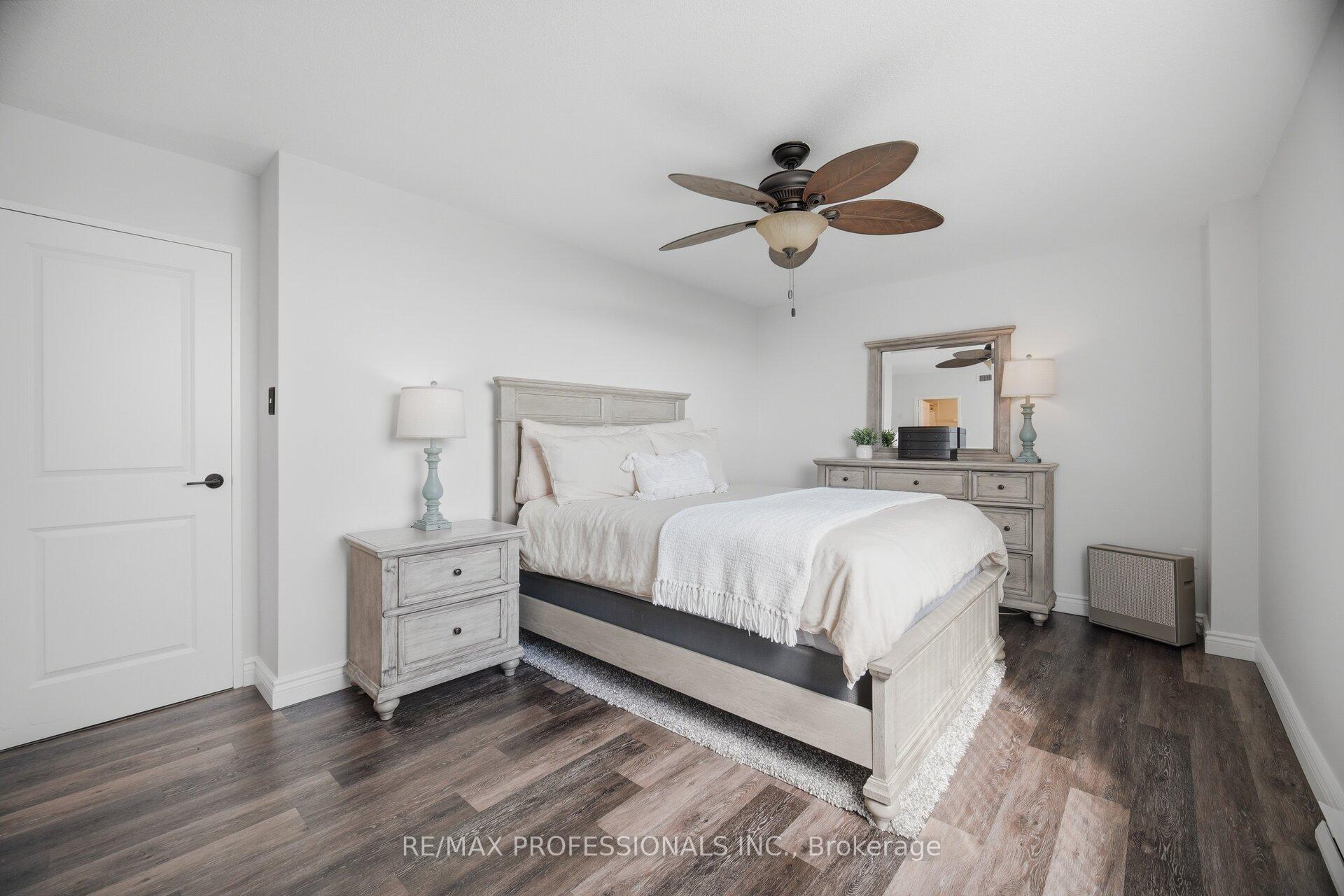 Photo 21 of Unit 902, 15 La Rose Avenue, Etobicoke, Humber Heights — HOMEH