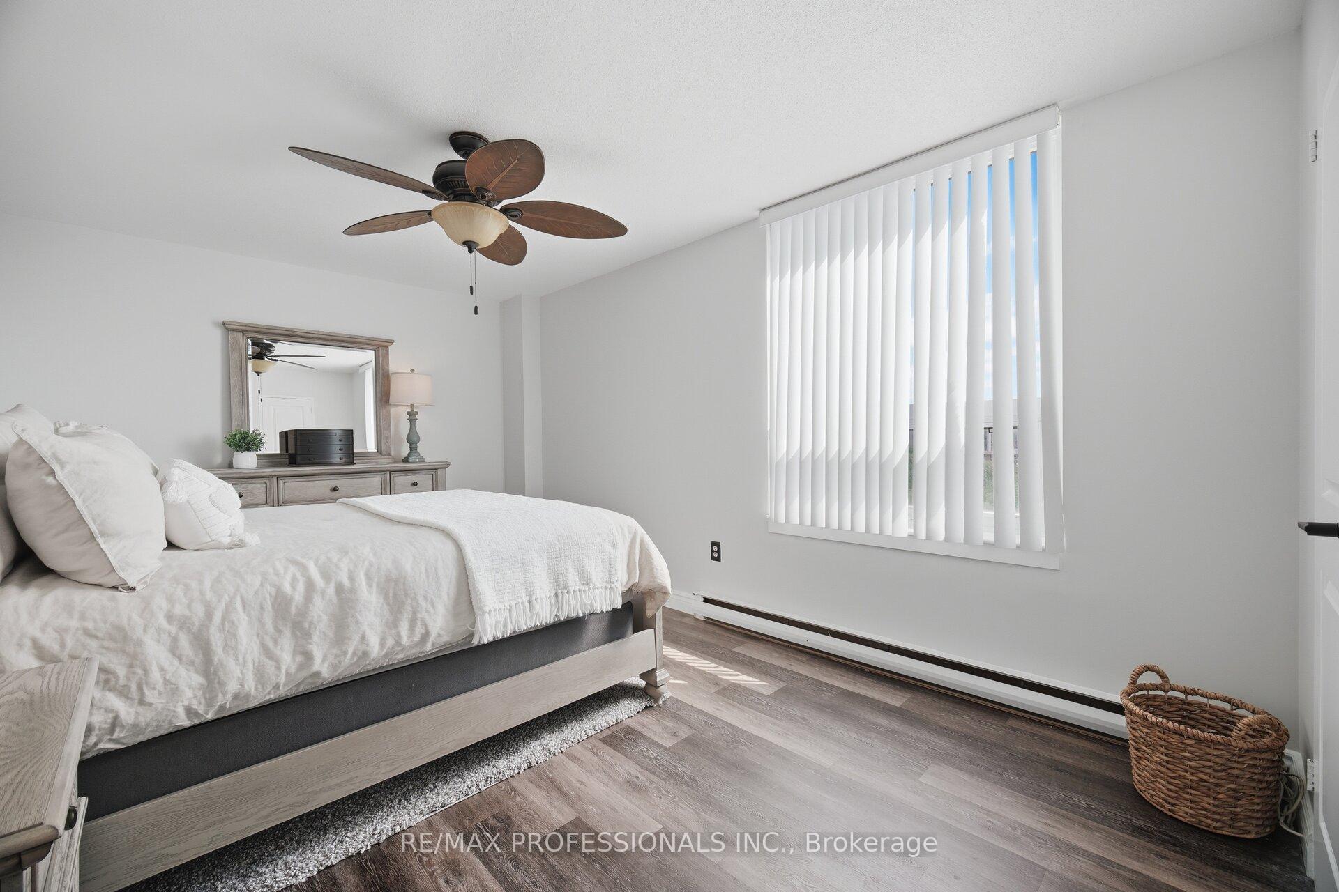 Photo 22 of Unit 902, 15 La Rose Avenue, Etobicoke, Humber Heights — HOMEH