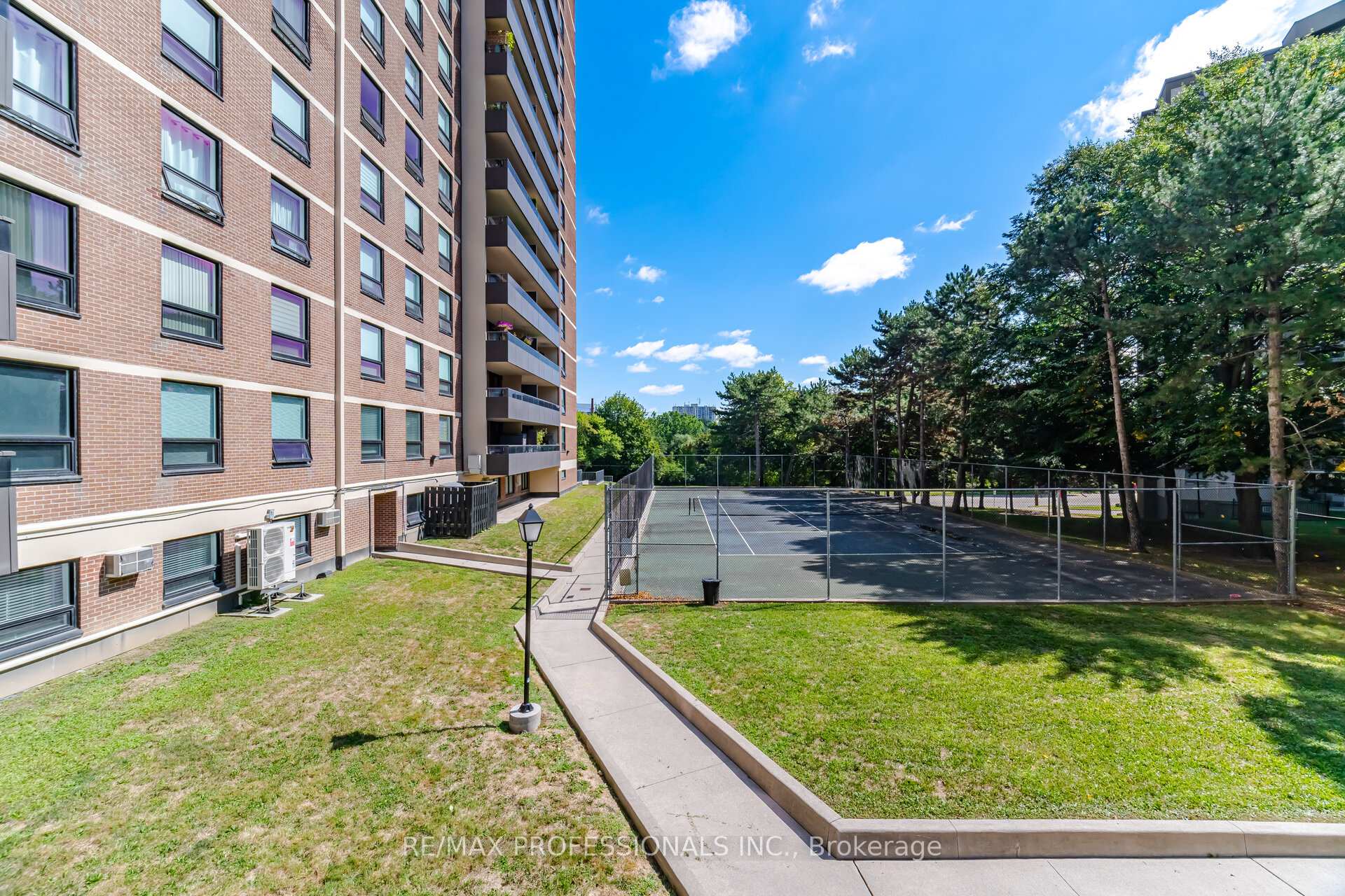 Photo 38 of Unit 902, 15 La Rose Avenue, Etobicoke, Humber Heights — HOMEH